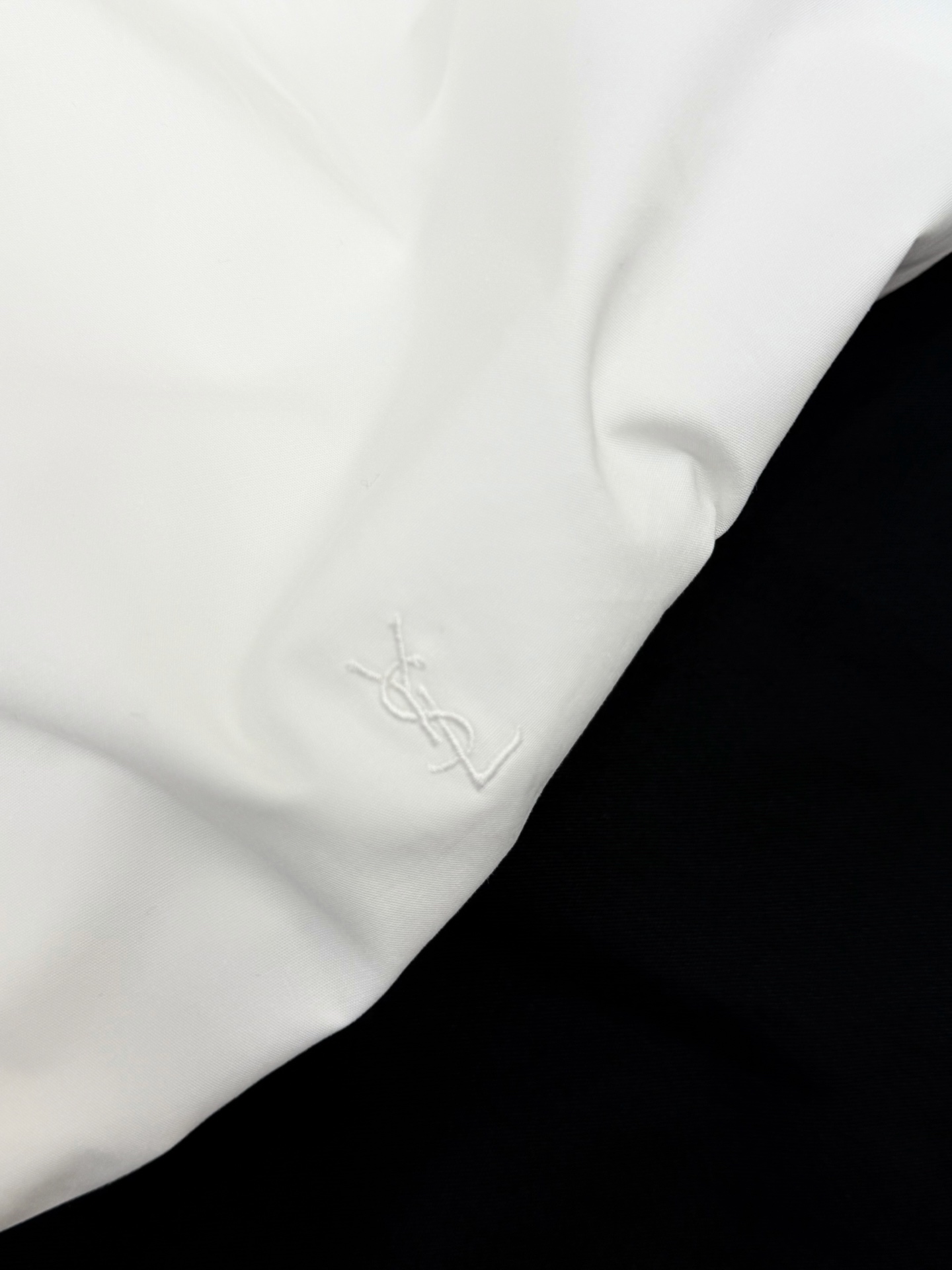 [Saint Laurent] YSL 생로랑 미니 자수 로고 클래식 화이트 셔츠 의류