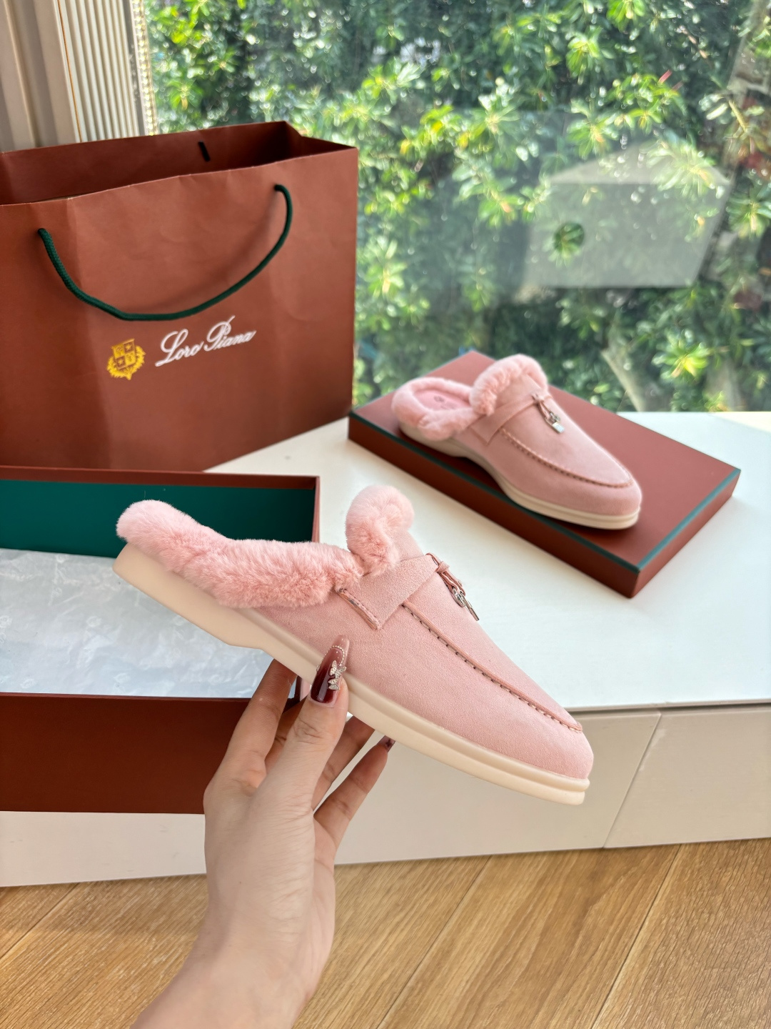 로로피아나(Loro Piana) 커플 퍼 트리밍 스웨이드 뮬 슬리퍼 신발