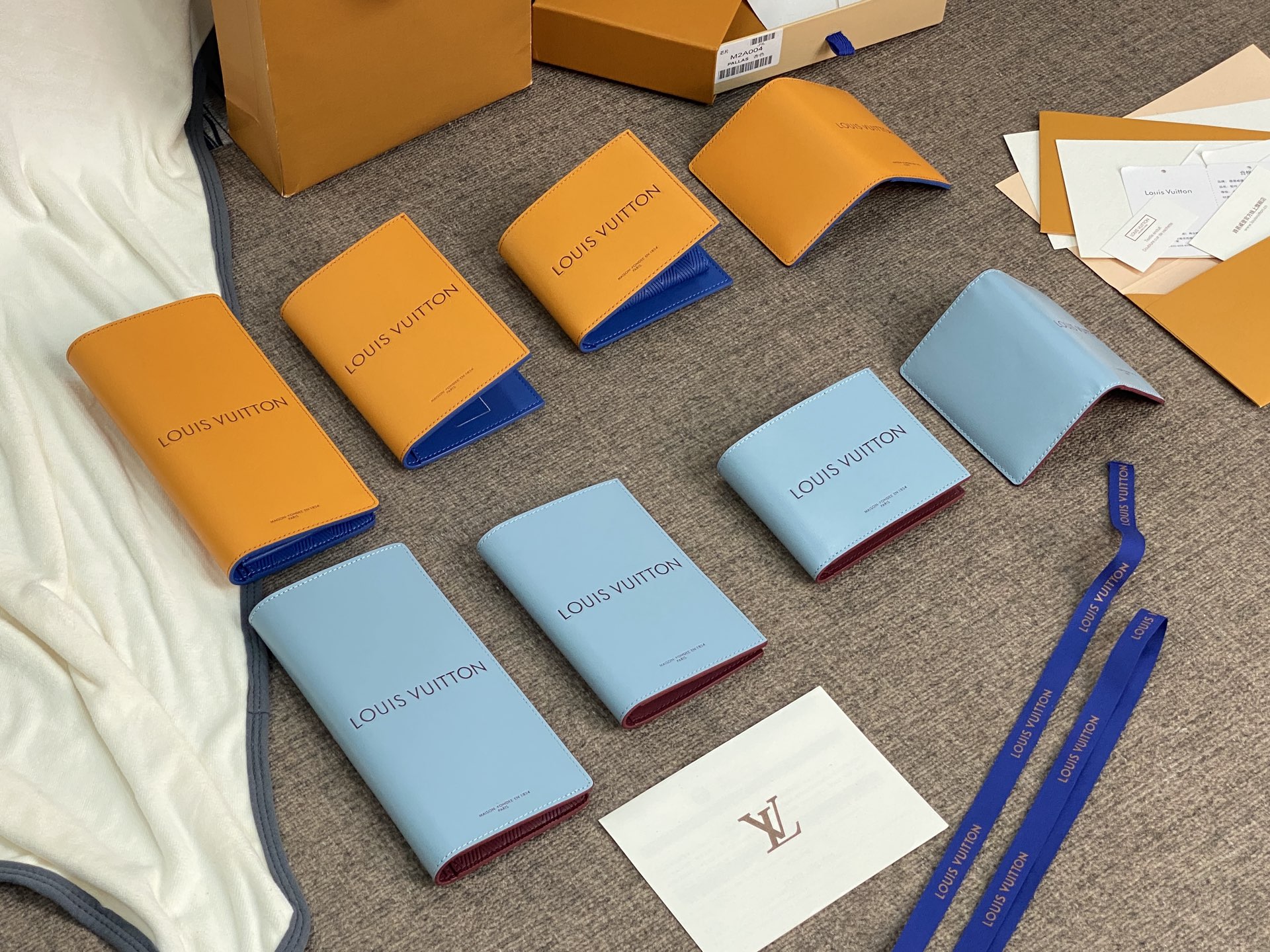 [Louis Vuitton] LV 루이비통 쇼퍼백 모티브 Brazza 브라짜 월렛 지갑 M2A555