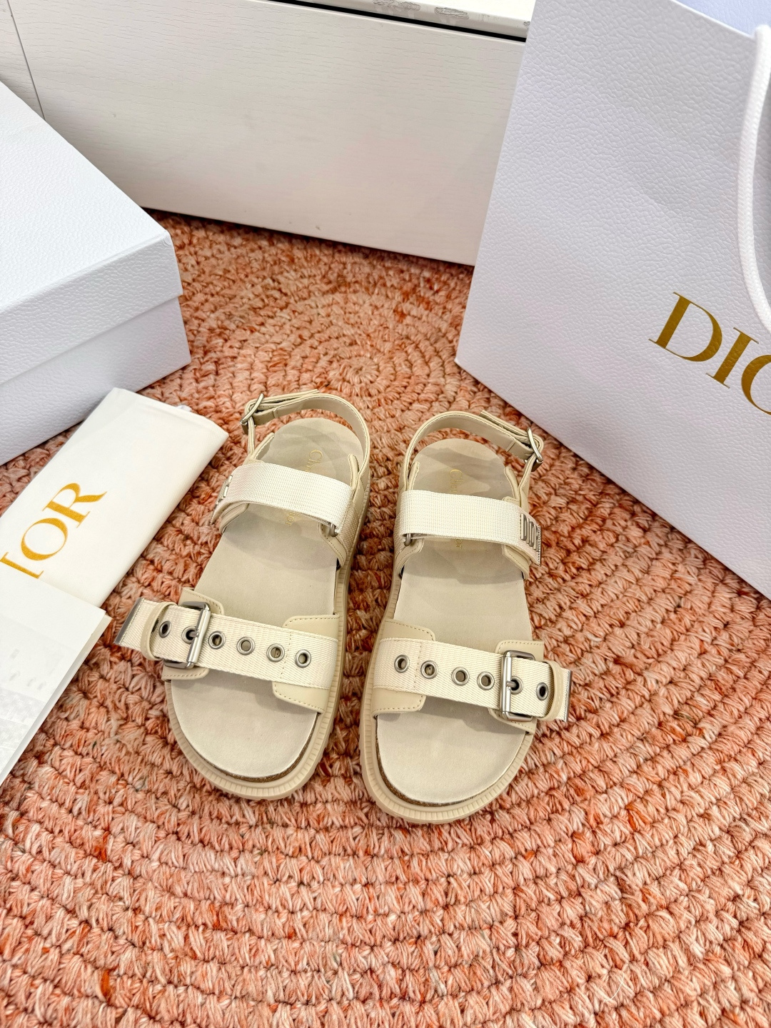 디올(DIOR) CD 버클 샌들 신발