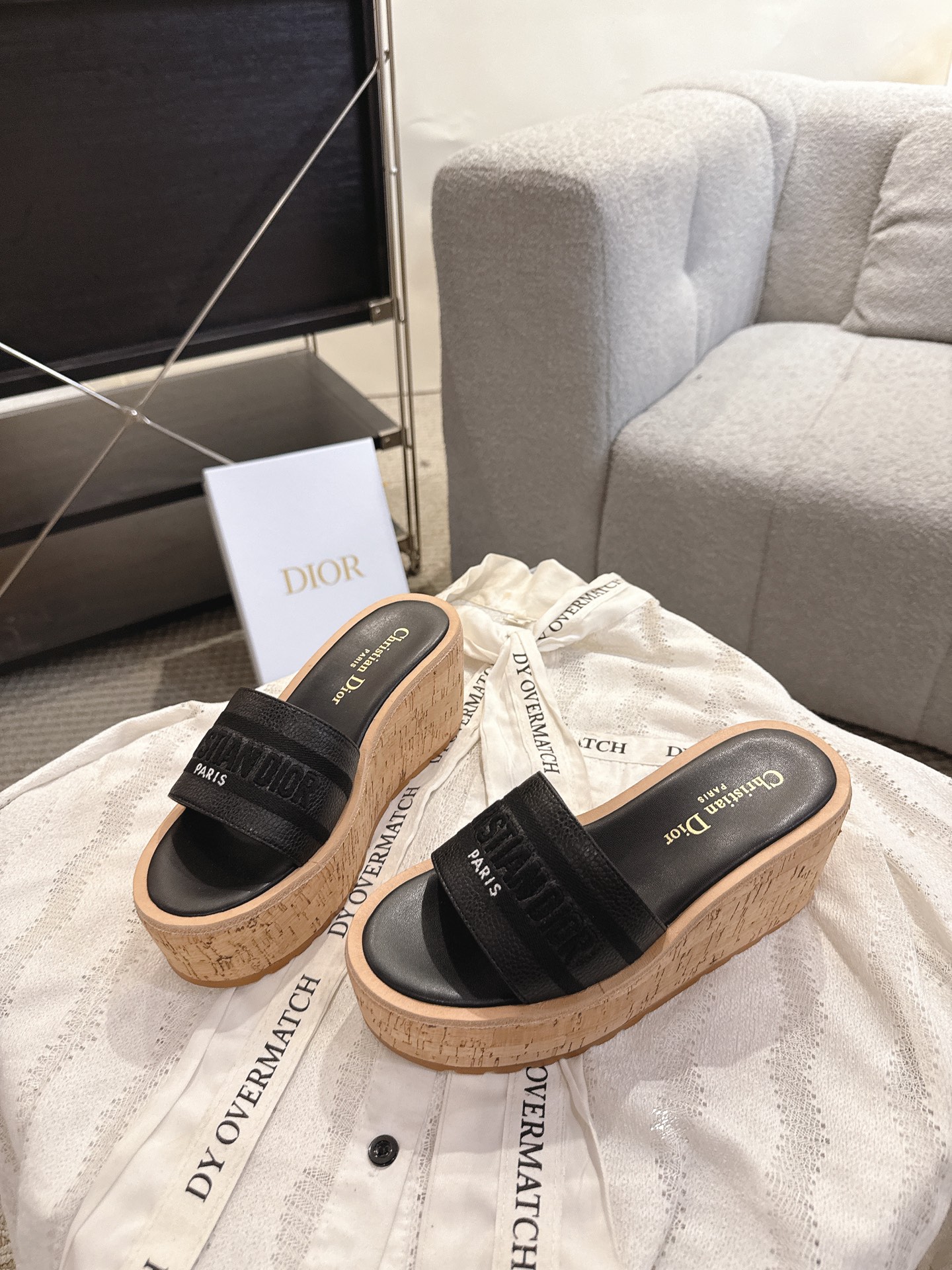 디올(DIOR) 로고 자수 플랫폼 웨지 슬리퍼 신발