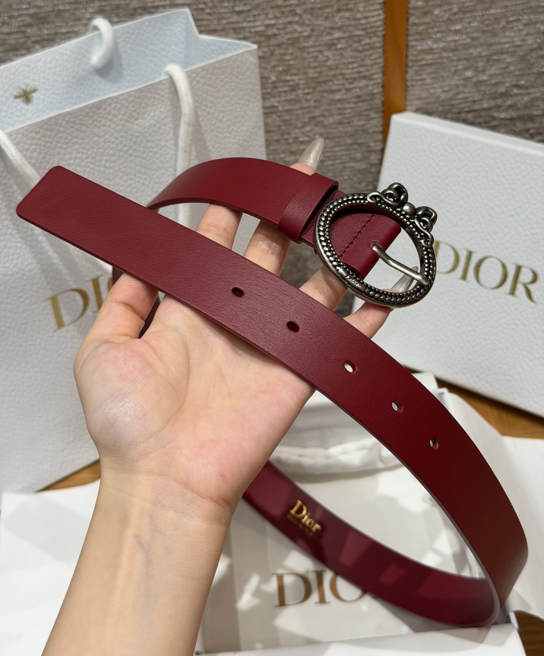 디올(DIOR) 리버서블 카프스킨 앤티크 핀 버클 벨트