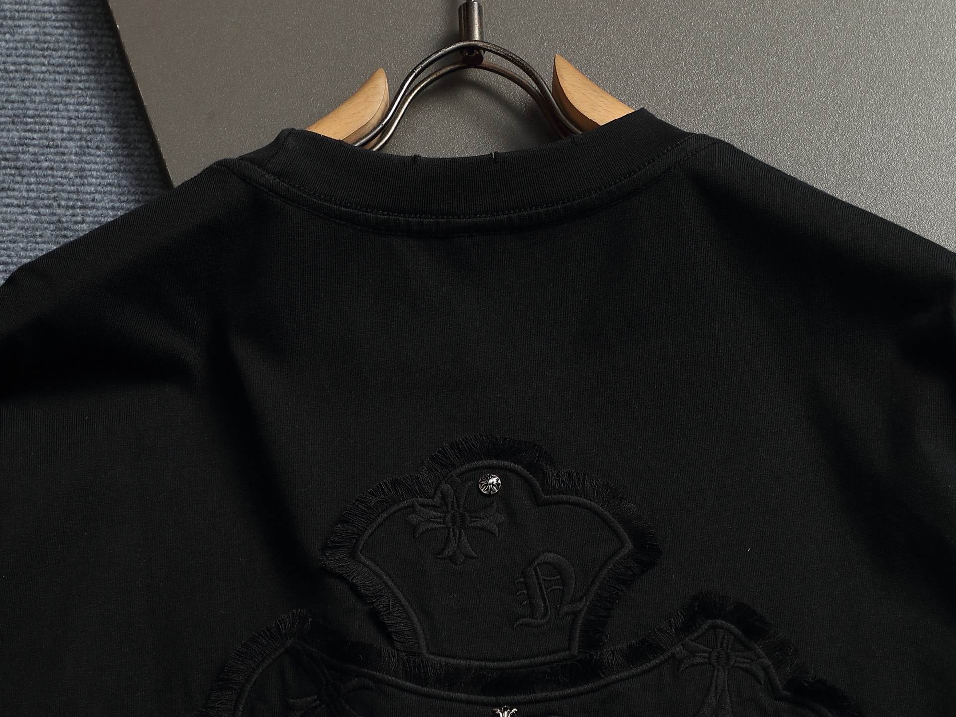 크롬하츠(CHROME HEARTS) 크로스 패치 자수 반팔 티셔츠 상의 의류