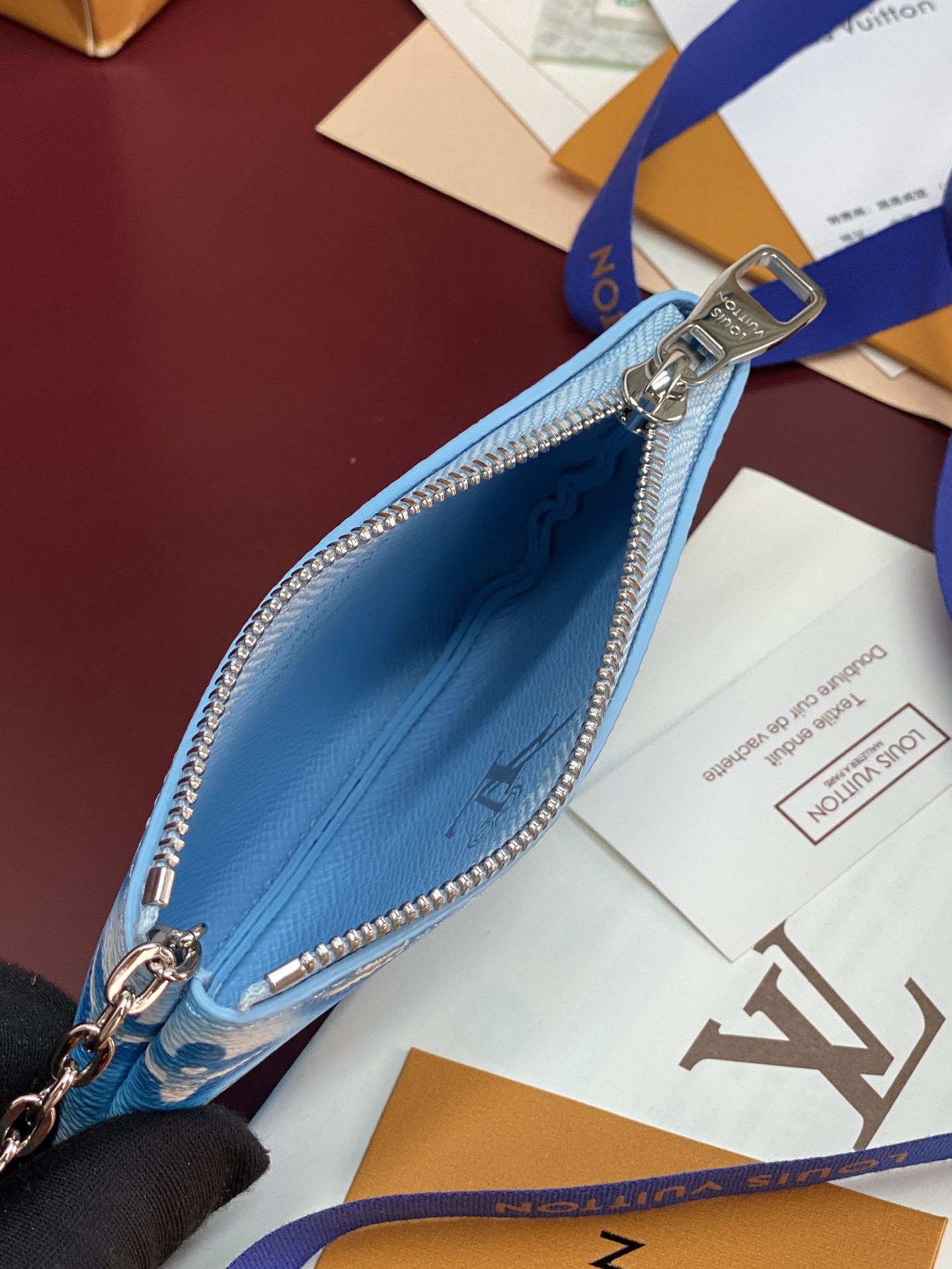 [Louis Vuitton] LV 루이비통 모노그램 자카드 로미 키 파우치 (코튼 블루) 지갑