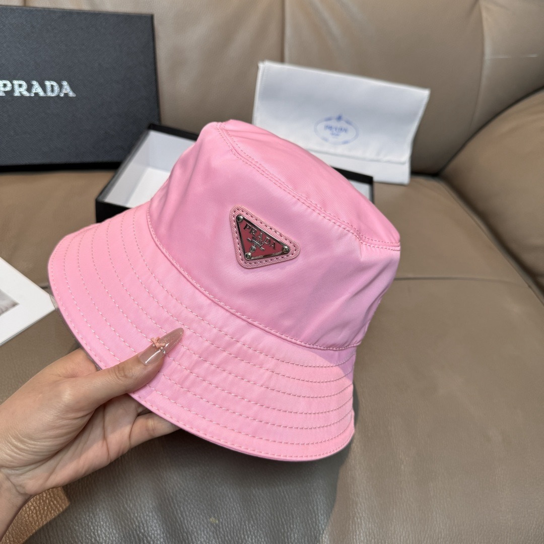 프라다(PRADA) 삼각 로고 옥스포드 버킷햇 모자