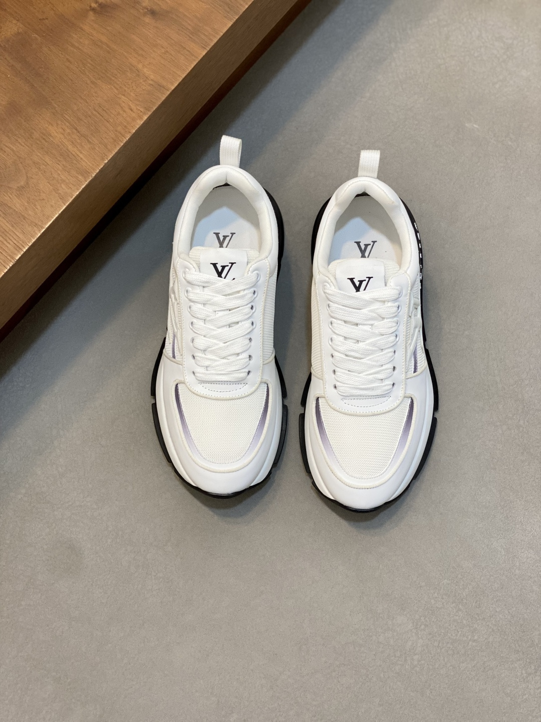 [Louis Vuitton] LV 루이비통 스크립트 로고 LV 트레이너 스니커즈 신발
