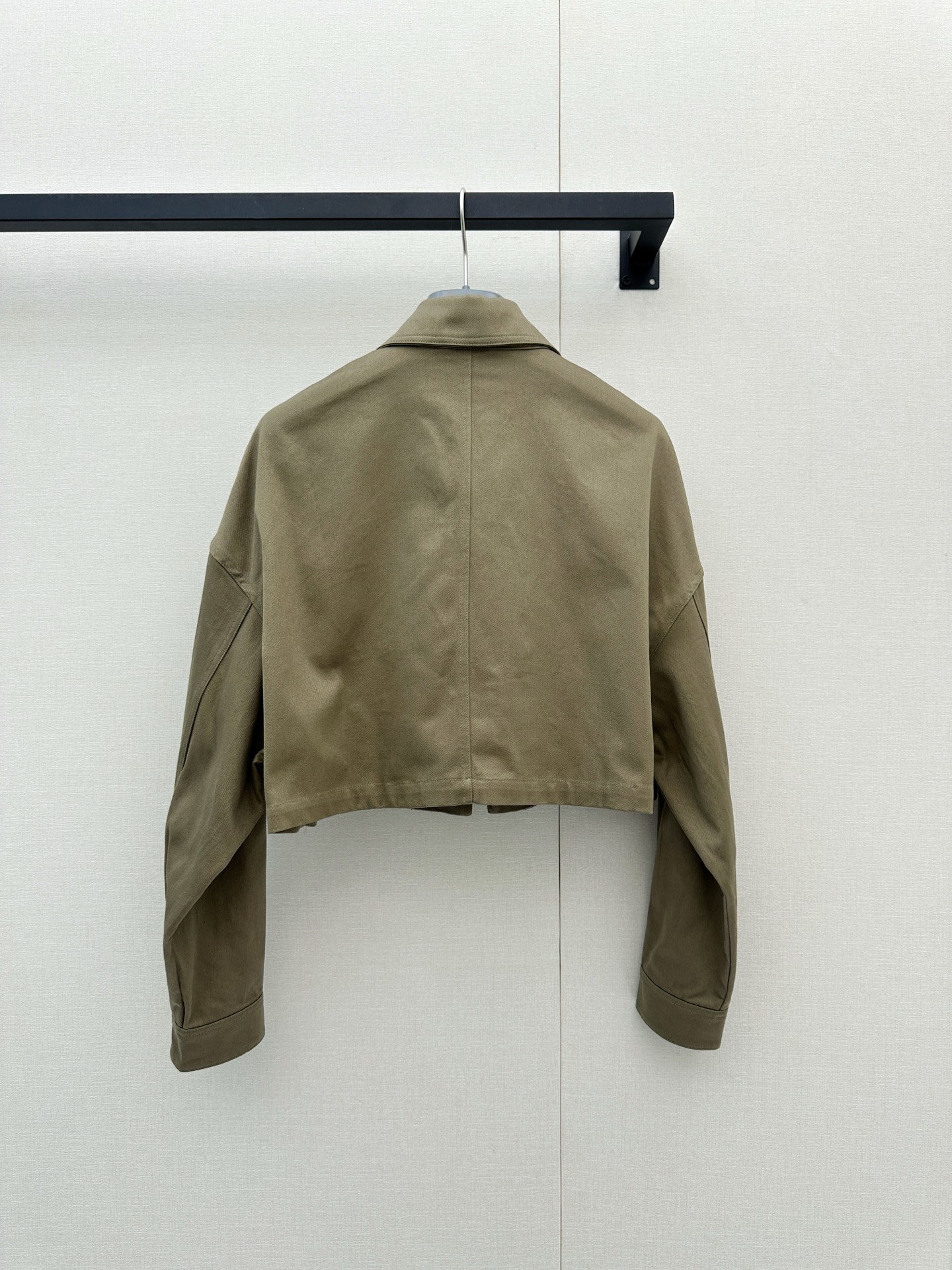 프라다(PRADA) 플랩 포켓 크롭 집업 재킷 의류