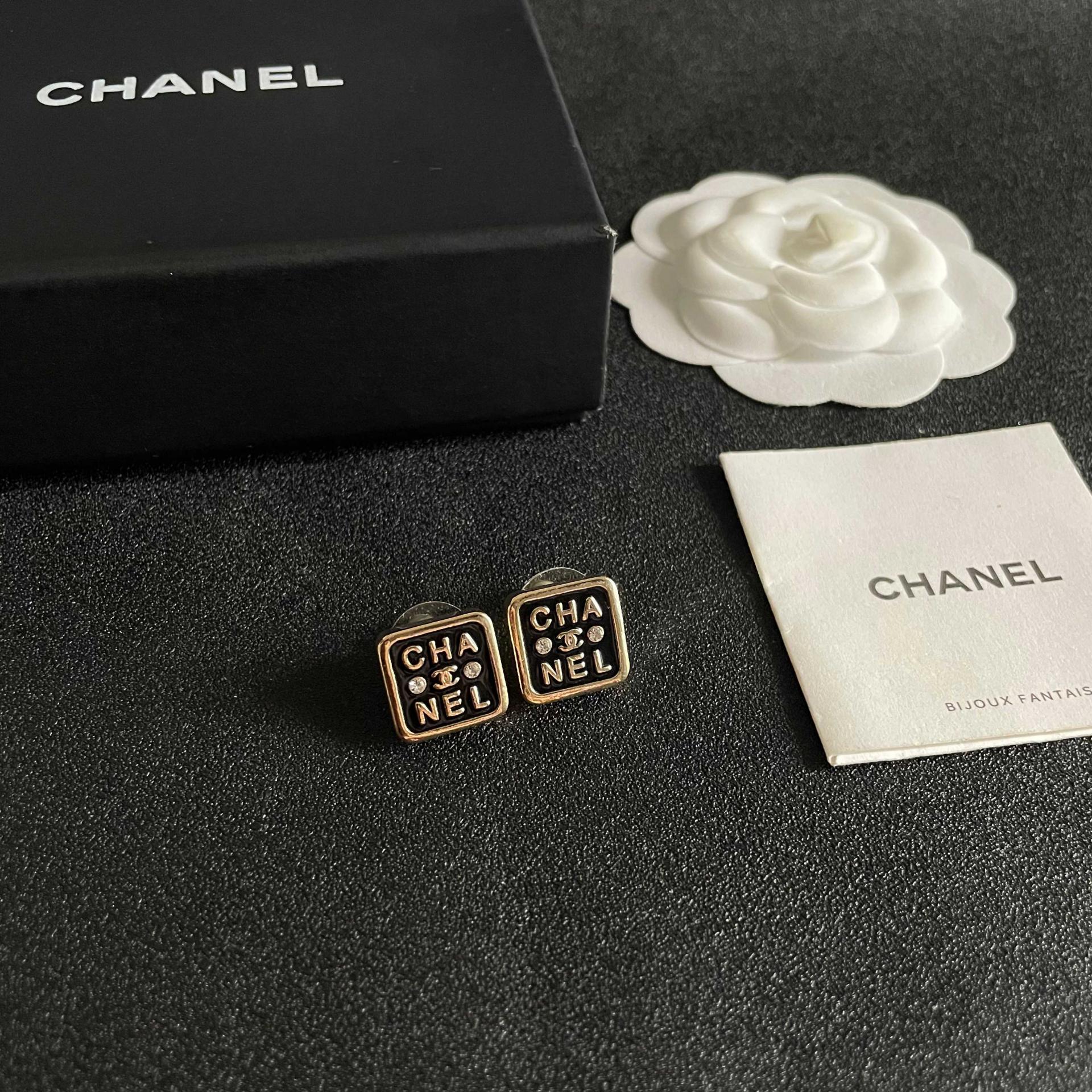 샤넬(CHANEL) 네모 귀걸이 액세서리