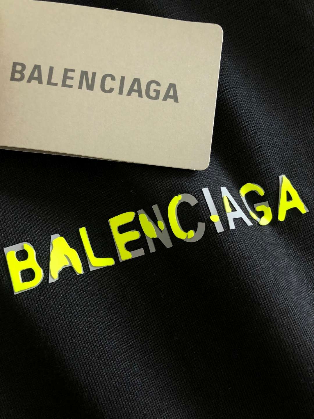 발렌시아가(BALENCIAGA) 그래픽 프린트 반팔 티셔츠 상의 의류