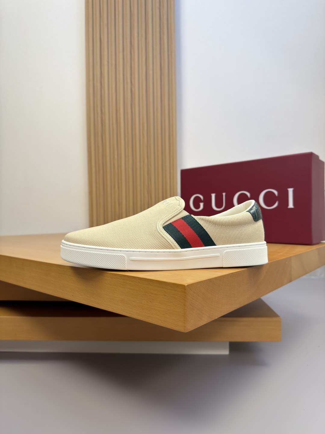 [Gucci] 구찌 스톤 엠보스 레더 믹스 스니커즈 슬립온 신발