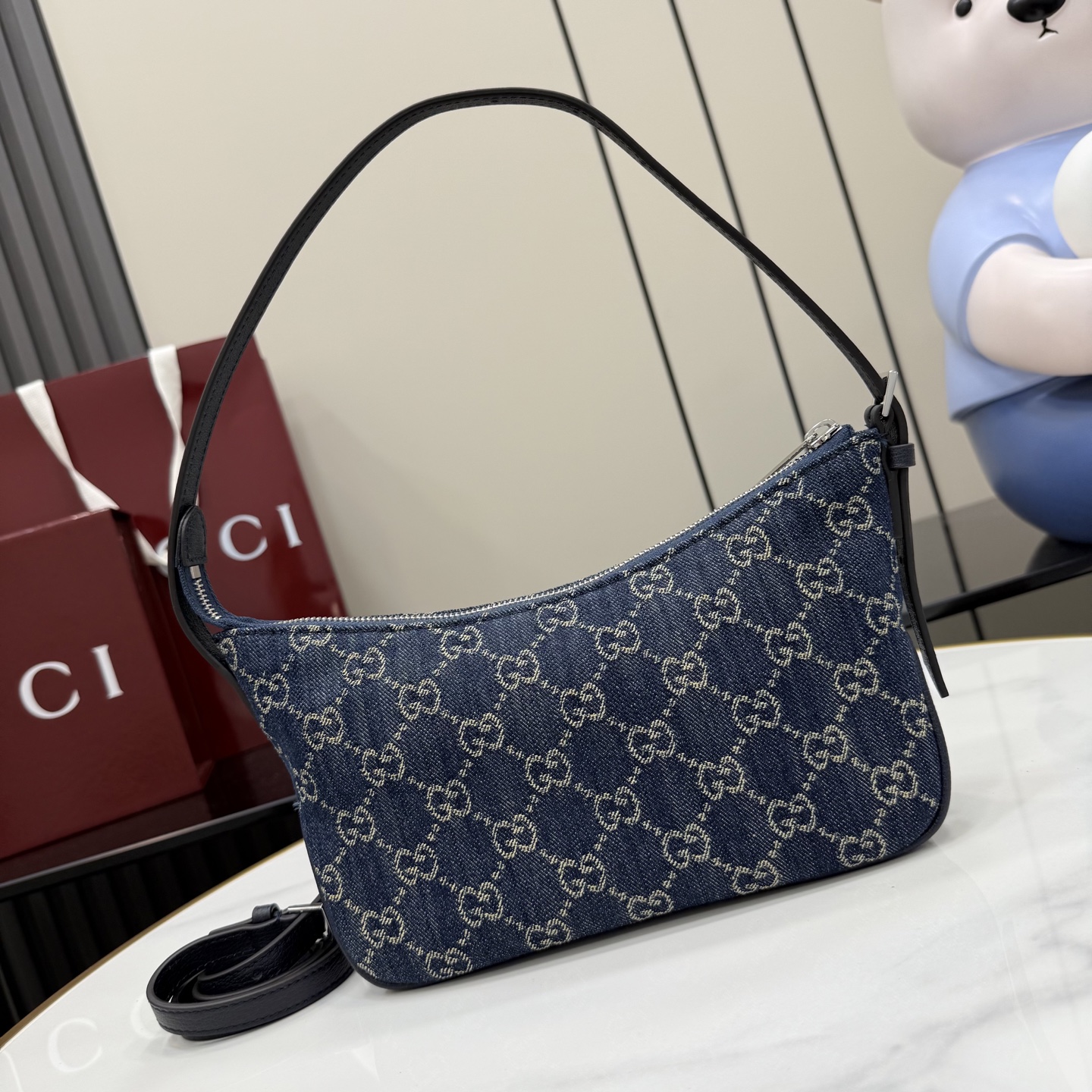 [Gucci] 구찌 (Generation) 워시드 GG 데님 호보백 가방