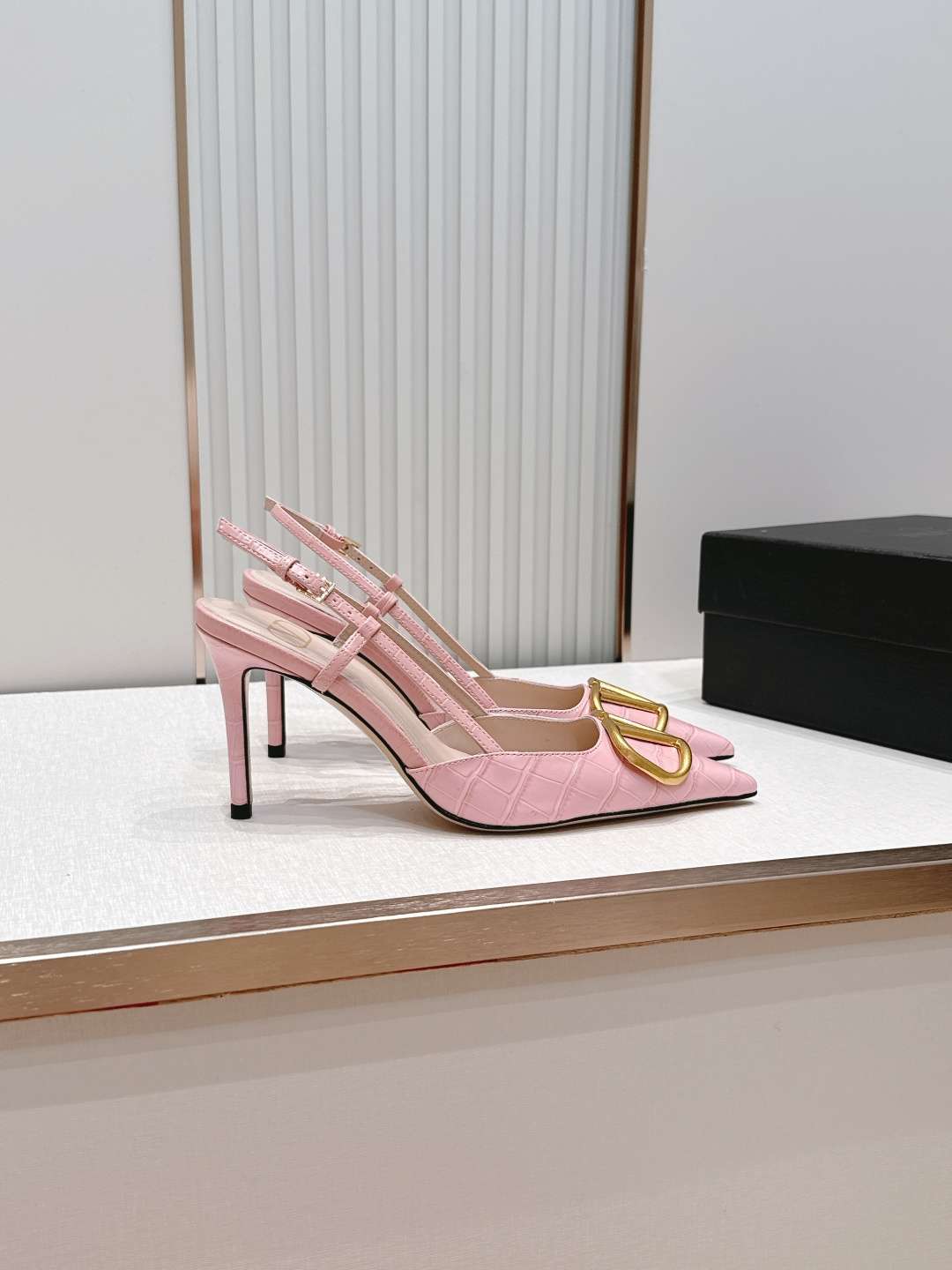 발렌티노(VALENTINO) 시그니처 슬링백 하이힐 신발