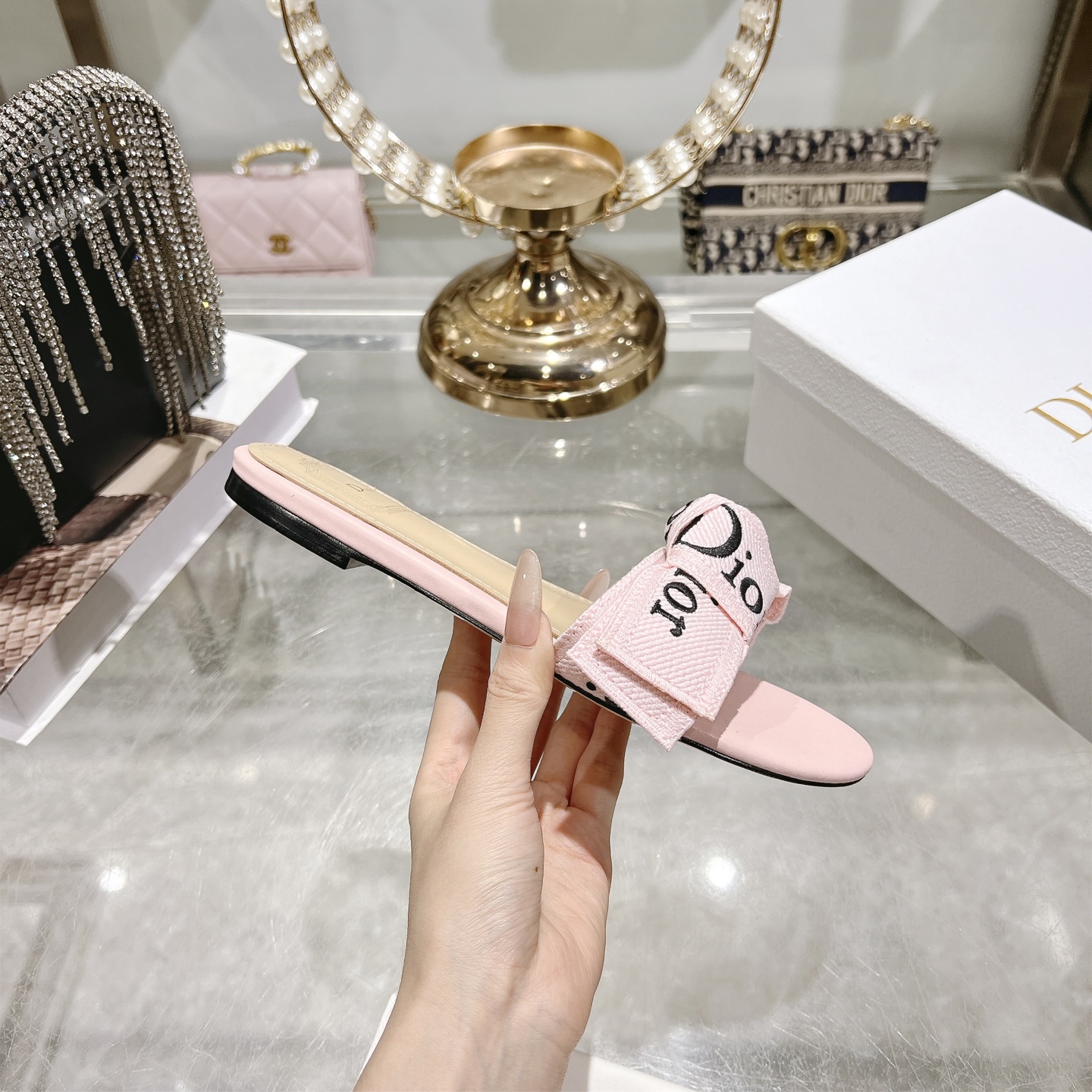 디올(DIOR) 리본 슬라이드 슬리퍼 신발