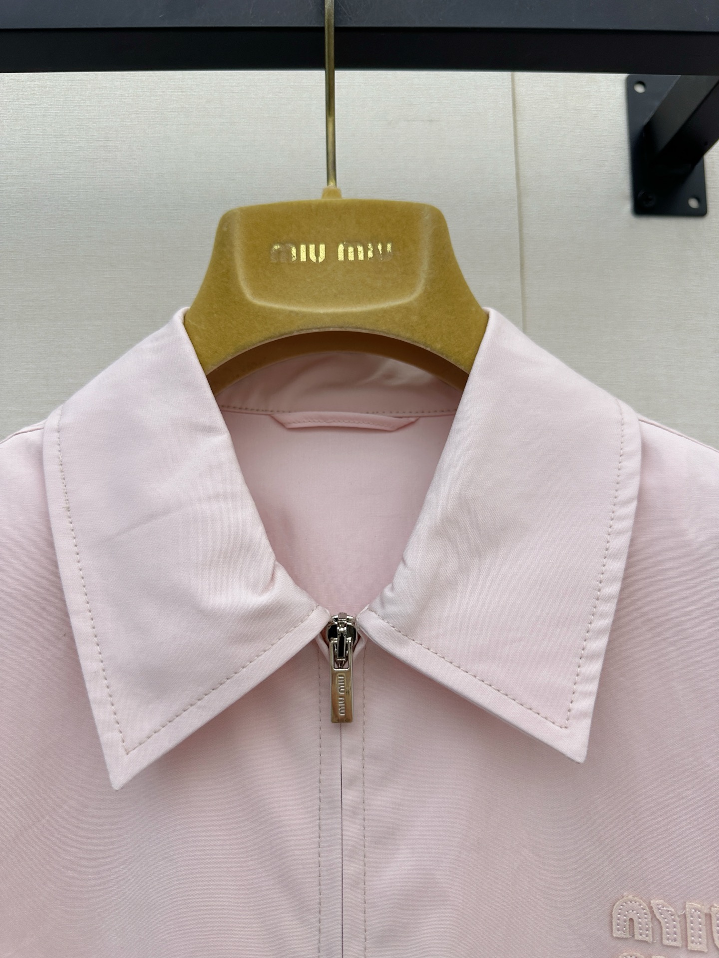 미우미우(MIU MIU) 로고 집업 자켓 상의 의류