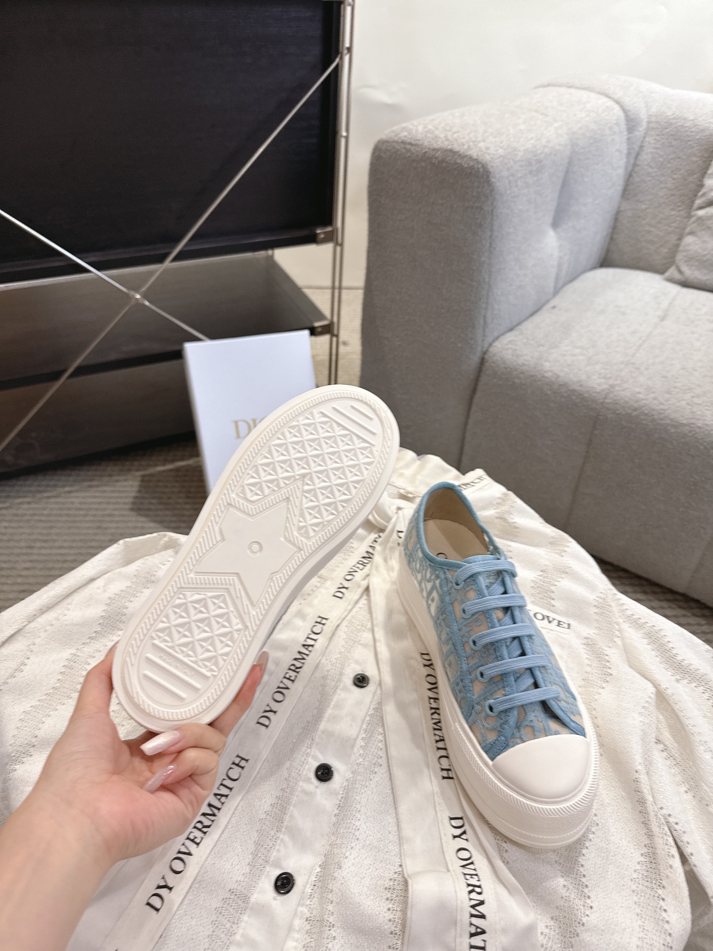 디올(DIOR) 메쉬 자수 레이스업 로우탑 스니커즈 신발