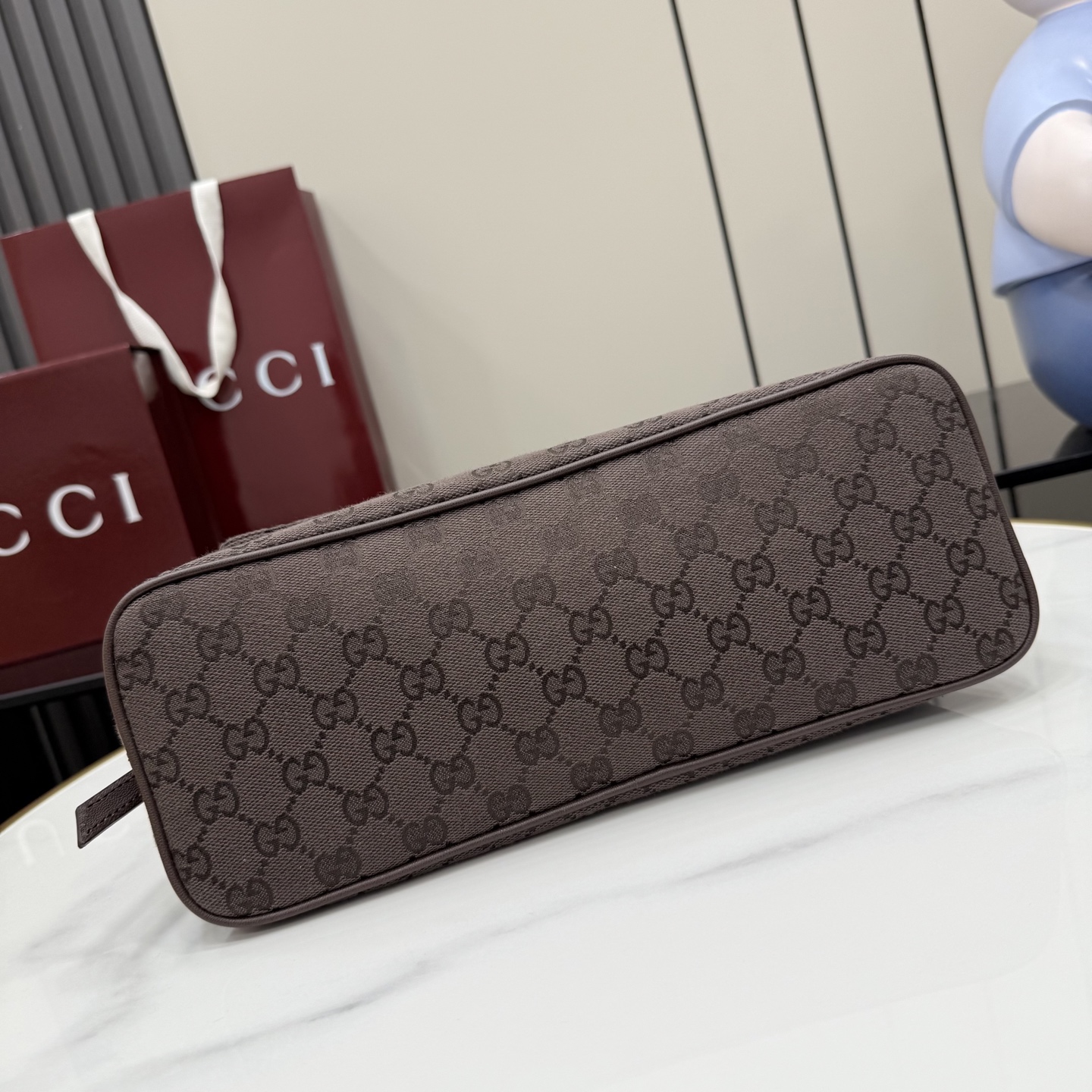 [Gucci] 구찌 (Generation) GG 캔버스 플랩 숄더백 (다크 브라운) 가방