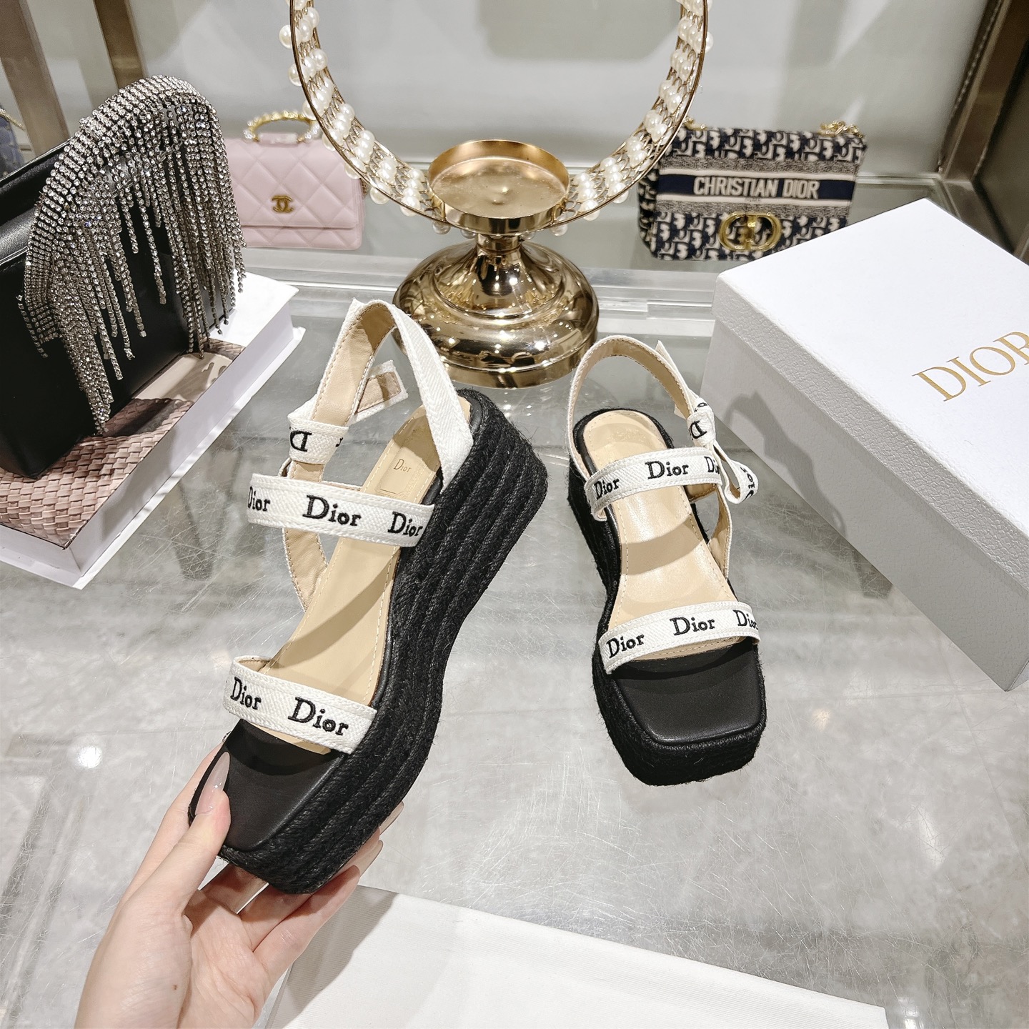 디올(DIOR) 로고 리본 더블 스트랩 플랫폼 샌들 신발