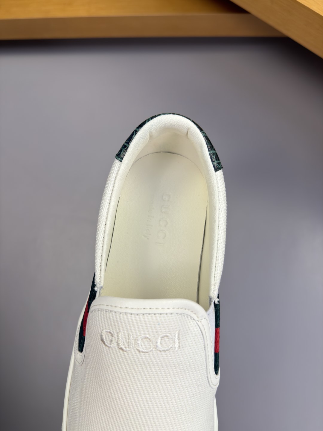 [Gucci] 구찌 스톤 엠보스 레더 믹스 스니커즈 슬립온 신발