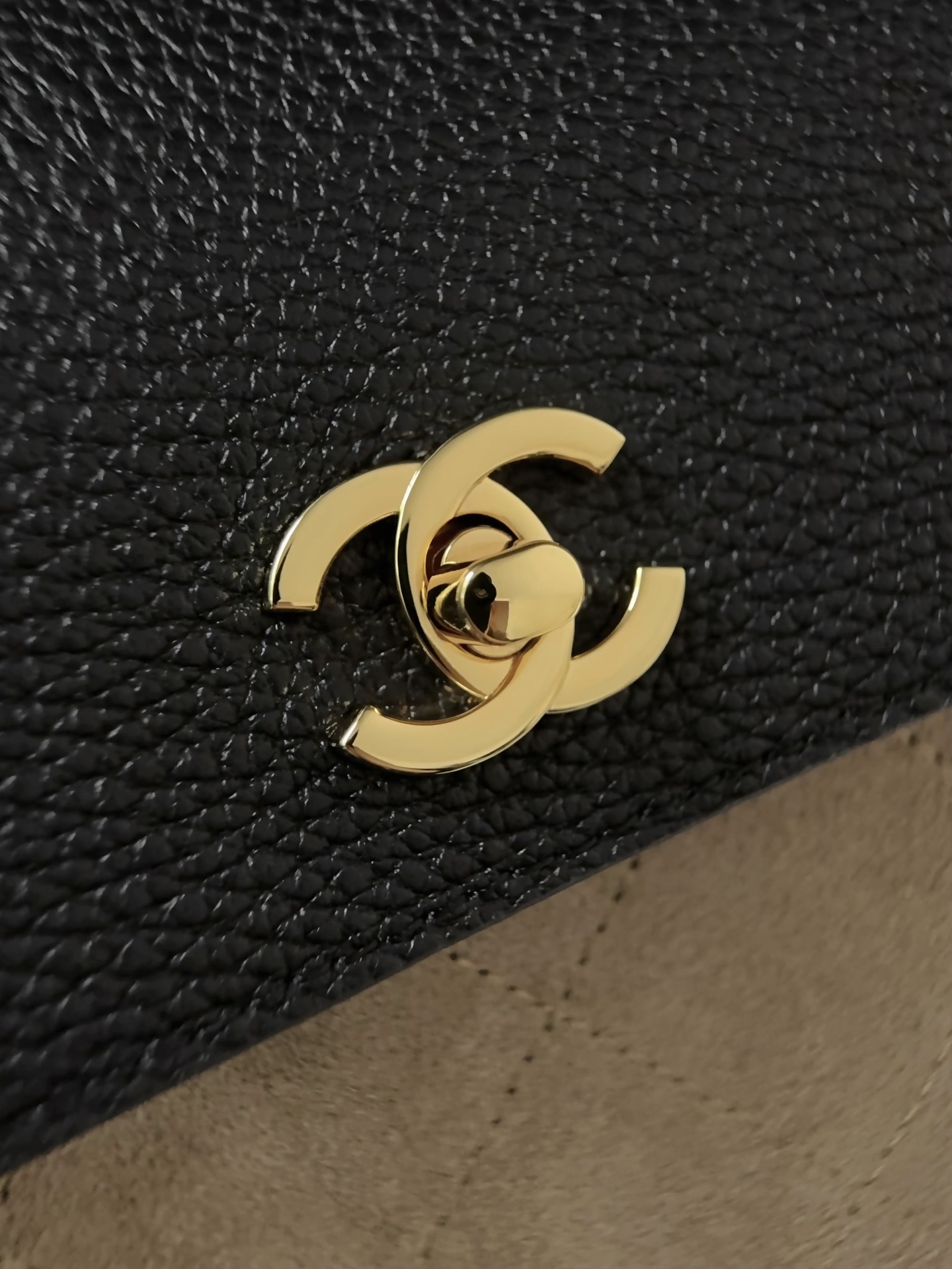 Chanel 26A 샤넬 체인 스웨이드 바게트백 가방