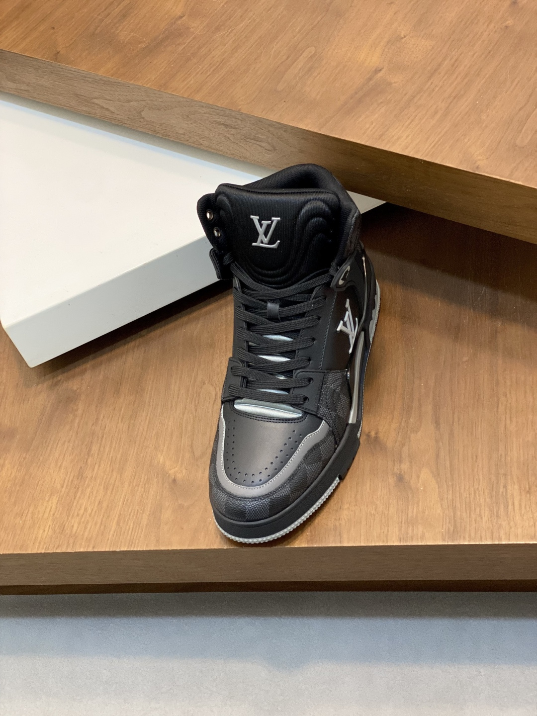 [Louis Vuitton] LV 루이비통 핸드메이드 패치워크 레더 하이탑 스니커즈 신발