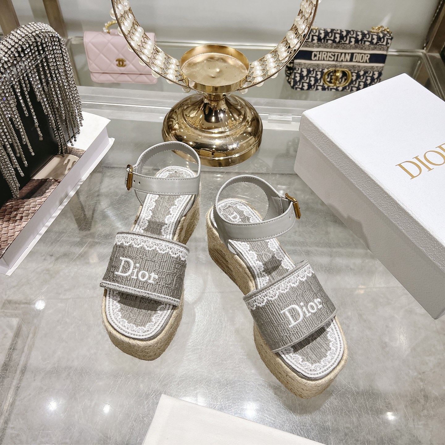 디올(DIOR) Dway 로고 자수 에스파드류 웨지 샌들 신발