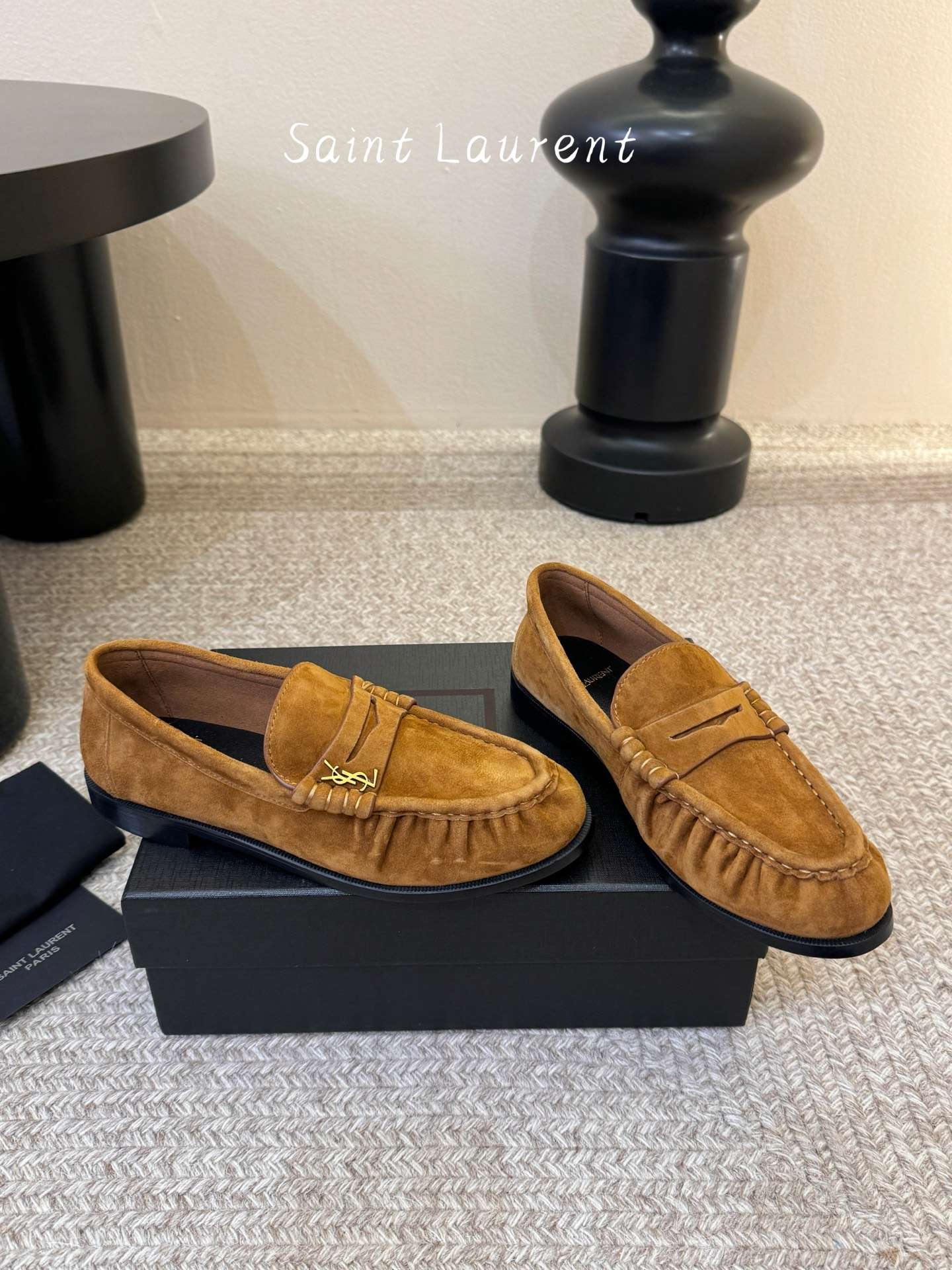생로랑(SAINT LAURENT) 카프 레더 페니 로퍼 신발