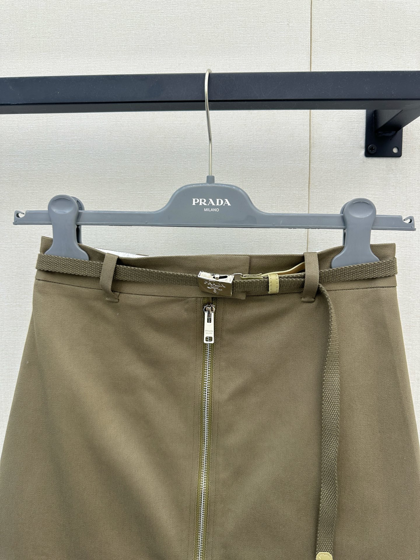 프라다(PRADA) 벨트 장식 A라인 코튼 스커트 하의 의류