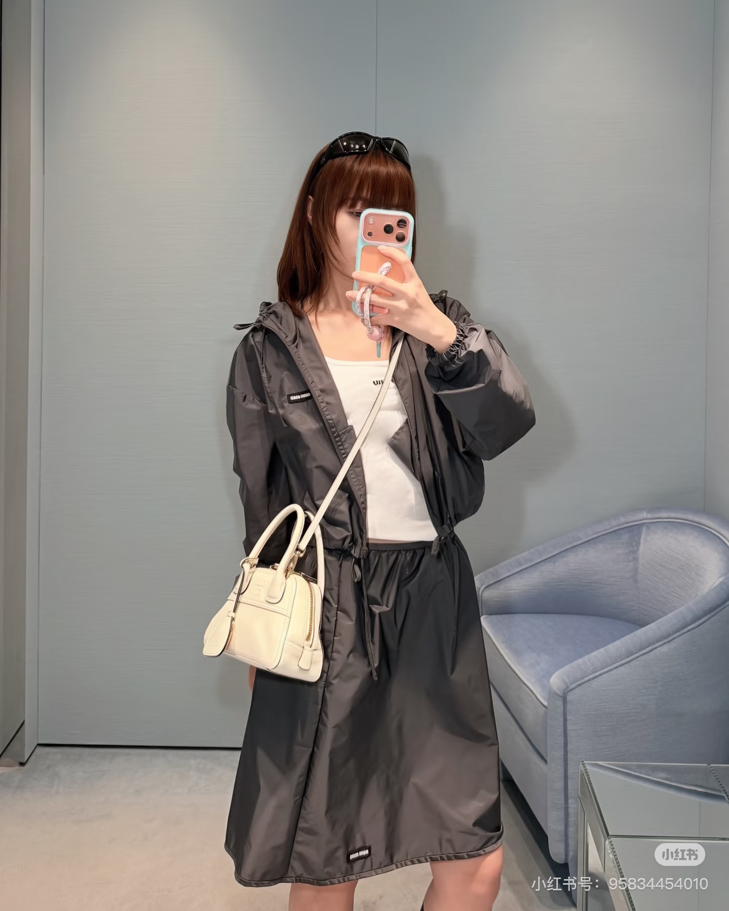 미우미우(MIU MIU) 후드 드로스트링 크롭 윈드브레이커 재킷 의류