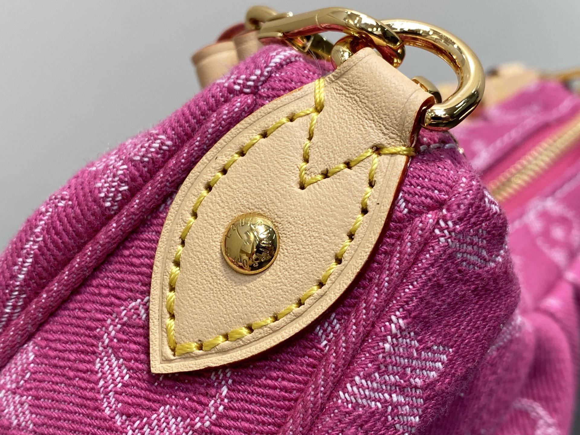 [Louis Vuitton] LV 루이비통 모노그램 데님 포쉐트 밸리 (로즈 핑크) 가방