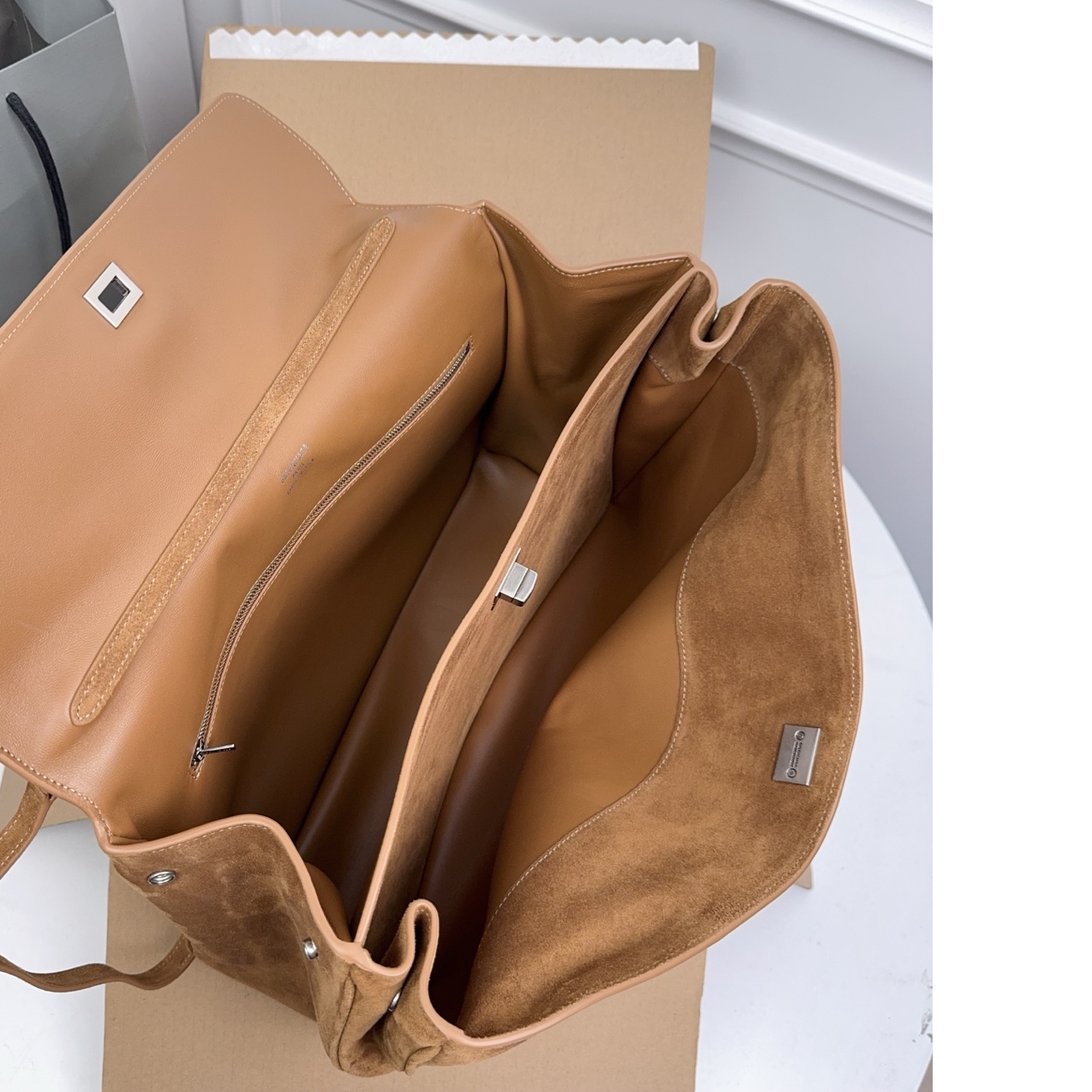 BALENCIAGA 발렌시아가 Rodeo 로데오 라지 핸드백 (스웨이드 카프스킨 / 램스킨 라이닝) 가방