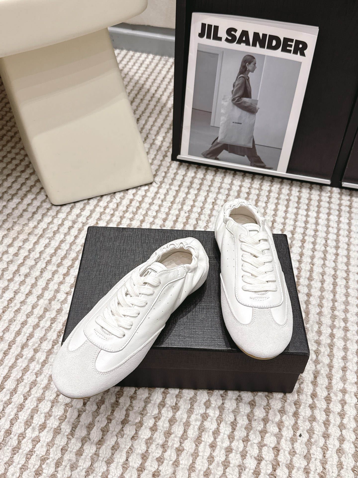 생로랑(SAINT LAURENT) 펀칭 레더 독일군 스니커즈 신발