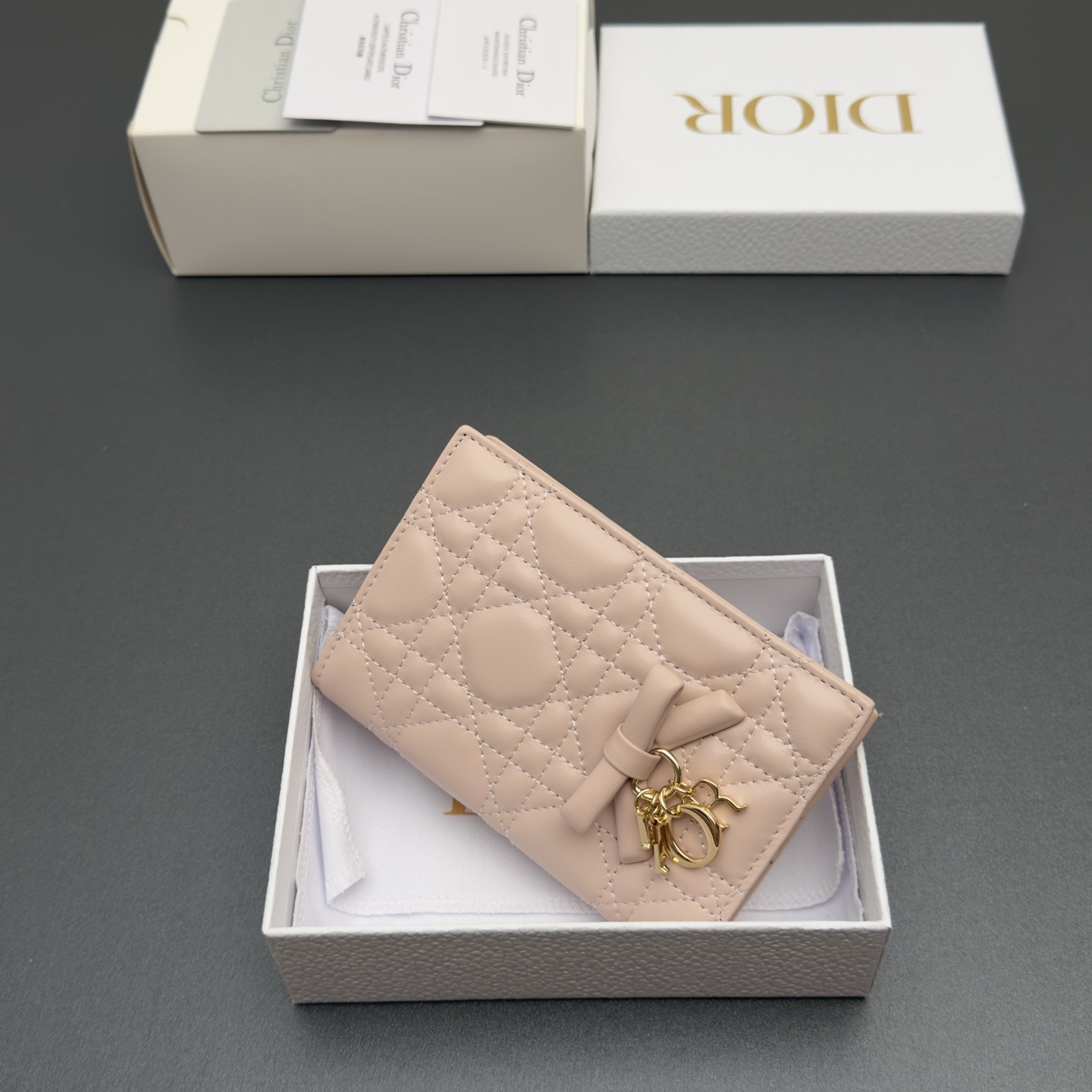 [Dior] 디올 Lady 레이디 까나쥬 램스킨 패스포트 홀더 지갑 / S2626