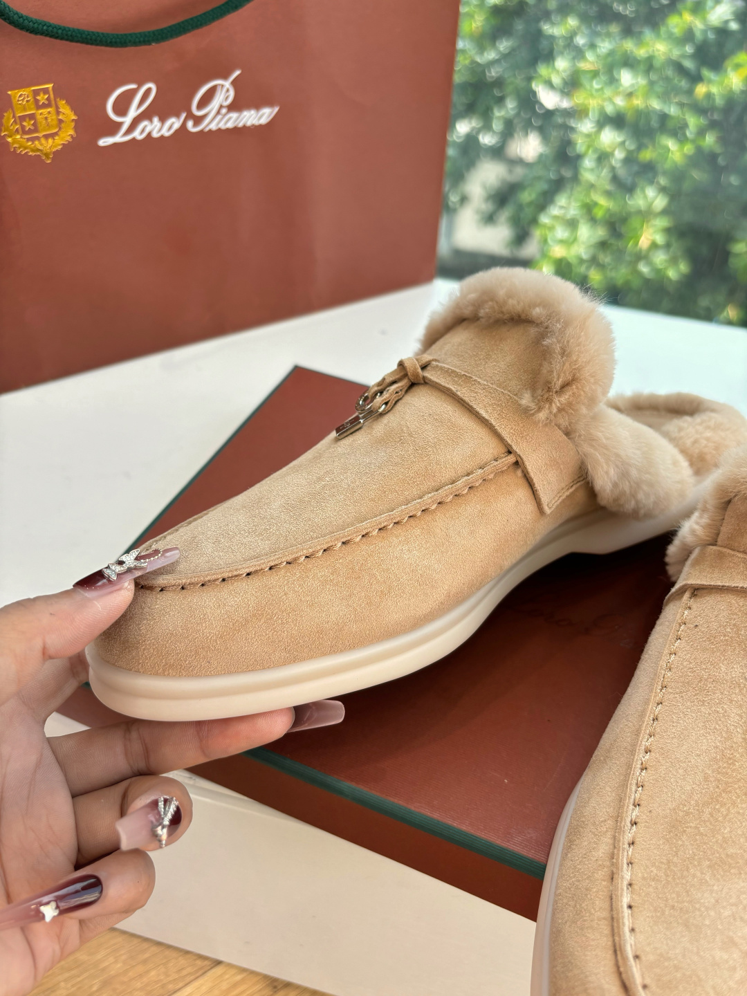 로로피아나(Loro Piana) 커플 퍼 트리밍 스웨이드 뮬 슬리퍼 신발