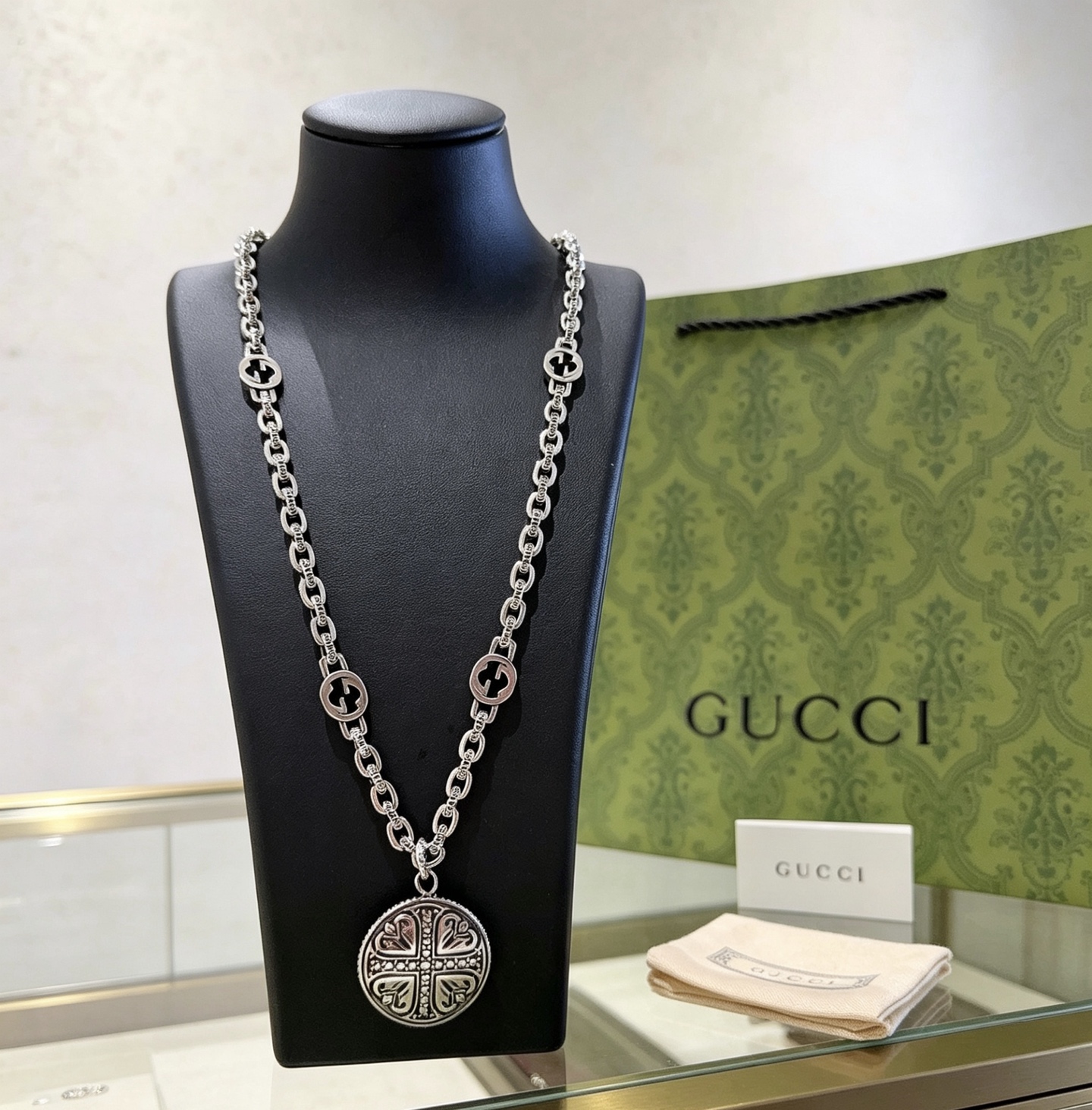 구찌(GUCCI) 더블 G 키 펜던트 목걸이 악세사리