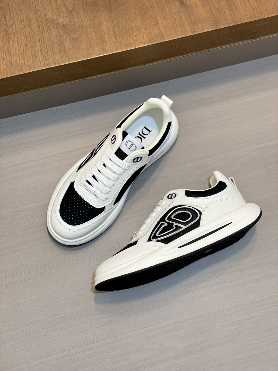 [Dior] 디올 시그니처 엠보스 & 패브릭 콤비 스니커즈 신발