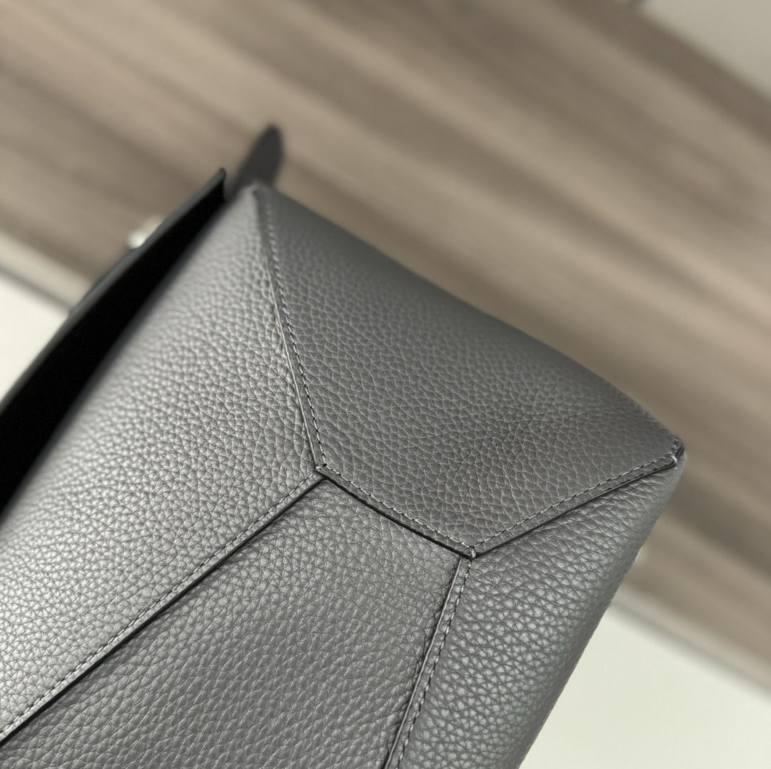 Loewe Puzzle Edge 로에베 퍼즐 라지 백 가방