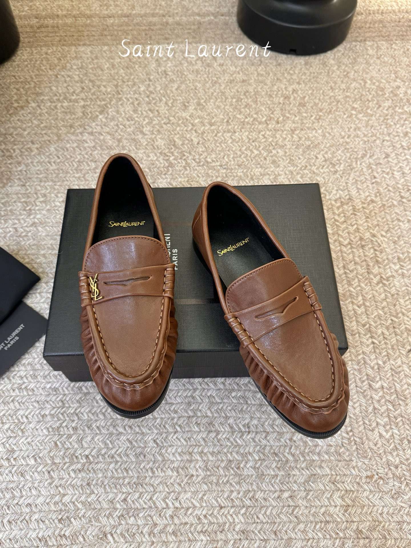 생로랑(SAINT LAURENT) 카프 레더 페니 로퍼 신발