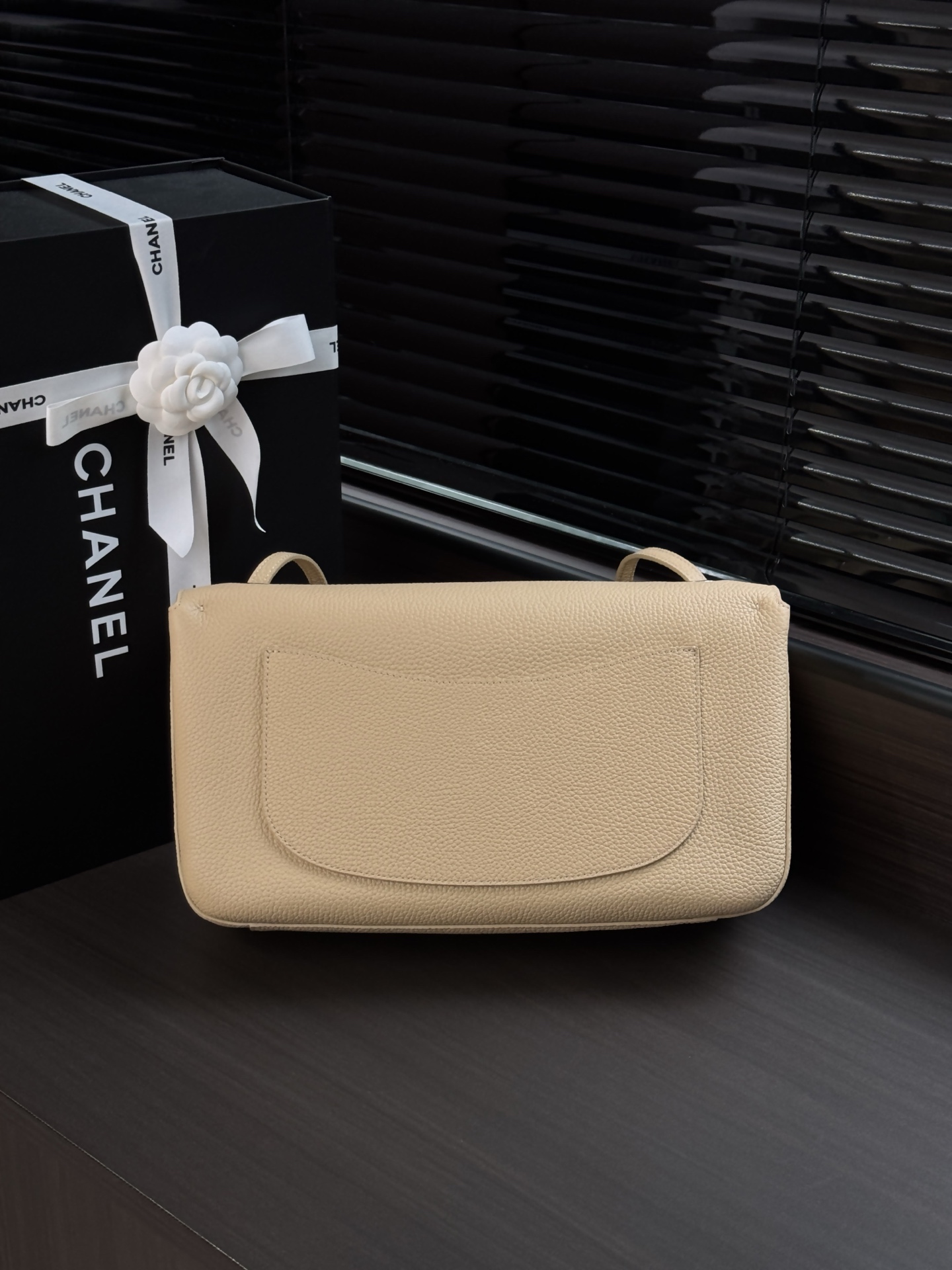 [CHANEL] 샤넬 26S 라지 플랩 백 가방 AS6231