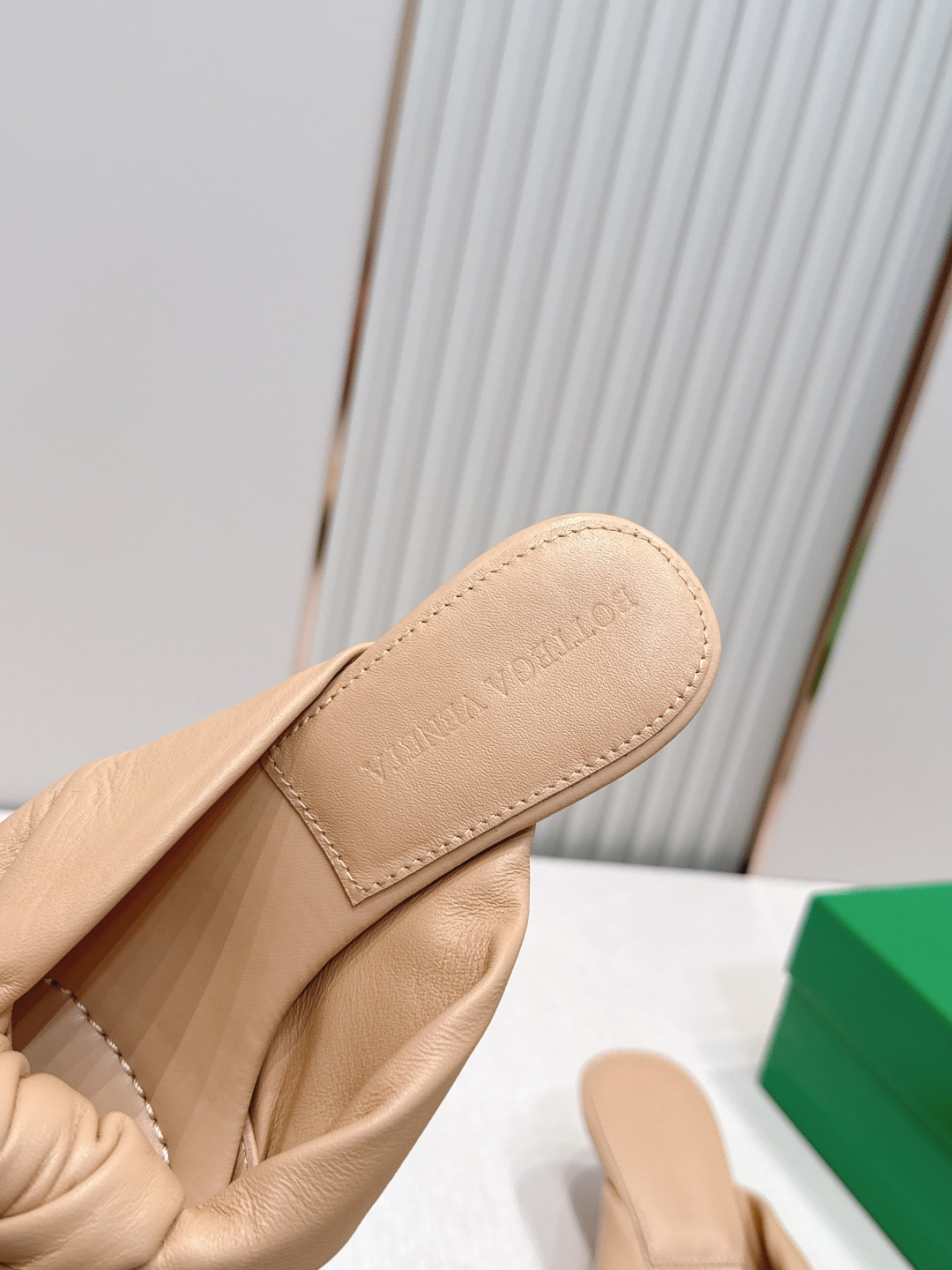 보테가 베네타(BOTTEGA VENETA) 체리 트위스트 뮬 힐 신발