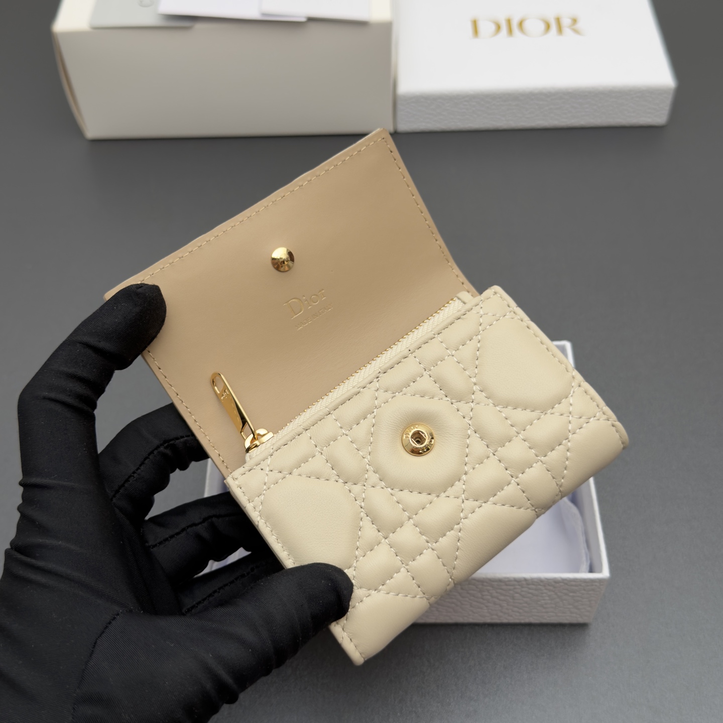 [Dior] 디올 Lady Freesia 레이디 프리지아 까나쥬 램스킨 지퍼 미니 지갑 / S2607