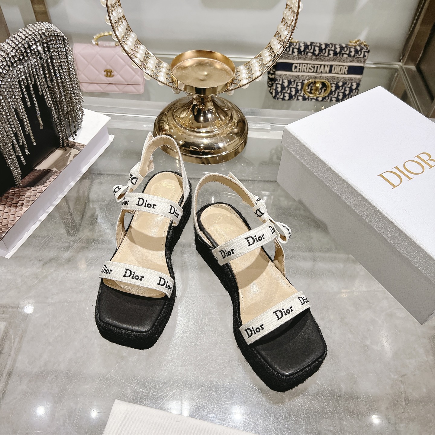 디올(DIOR) 로고 리본 더블 스트랩 플랫폼 샌들 신발