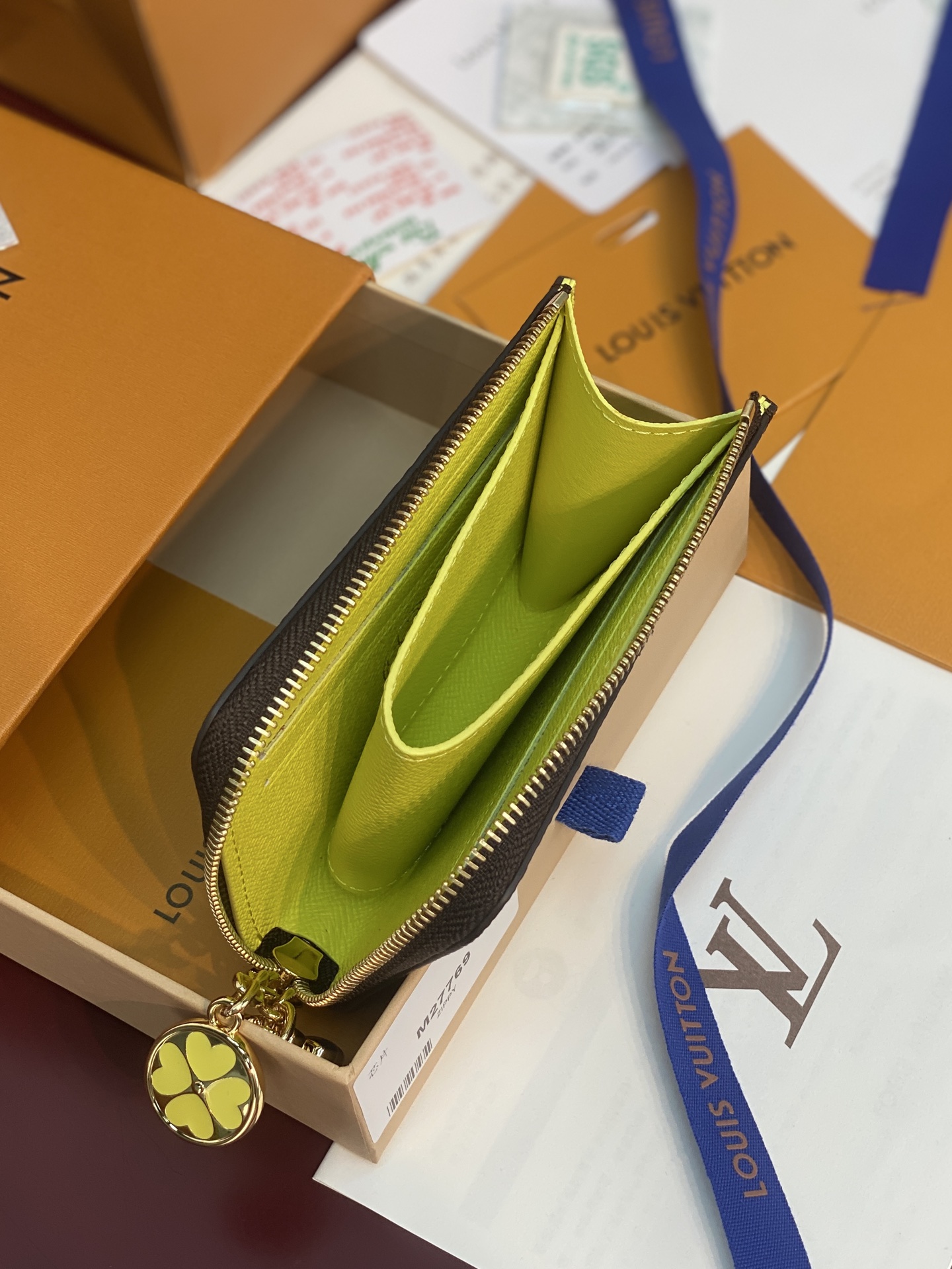[Louis Vuitton] LV 루이비통 모노그램 Noa 노아 지퍼 코인 퍼스 (레몬 옐로우) 지갑