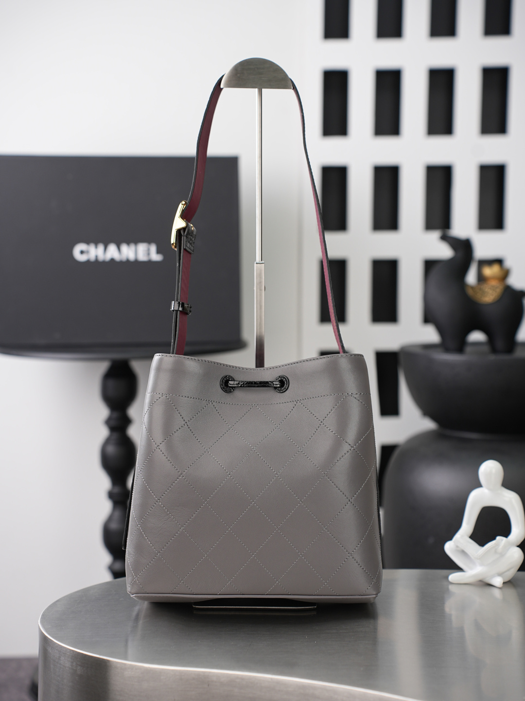 CHANEL 샤넬 26B 램스킨 버킷백 (라지) 가방 / 6584
