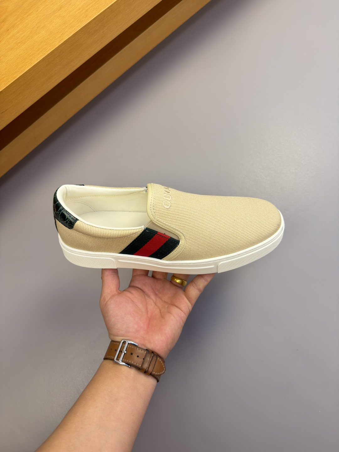 [Gucci] 구찌 스톤 엠보스 레더 믹스 스니커즈 슬립온 신발