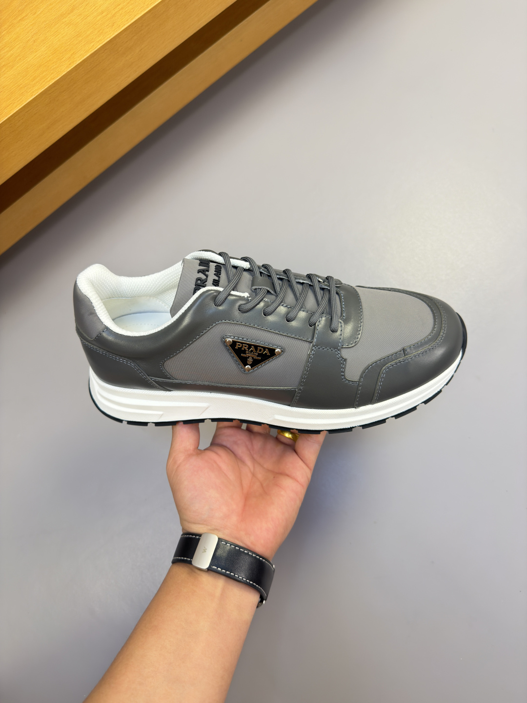 [Prada] 프라다 프리미엄 나파 레더 & 하이글로시 패브릭 콤비 스니커즈 신발