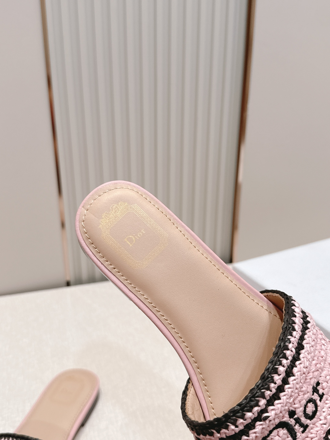 디올(DIOR) 라피아 위빙 슬라이드 샌들 신발