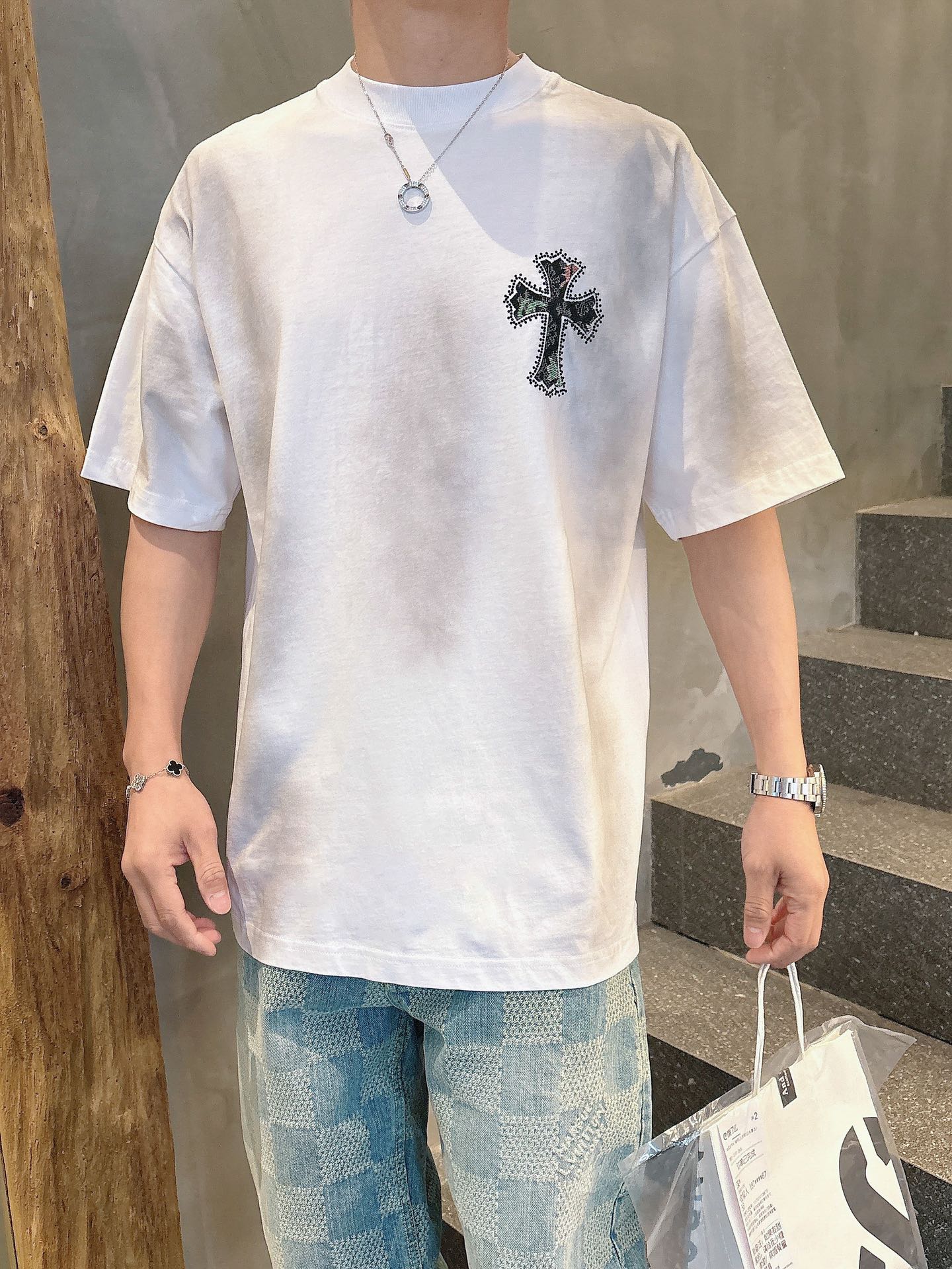 크롬하츠(Chrome Hearts) 크로스 자수 핫픽스 반팔 티셔츠 상의 의류
