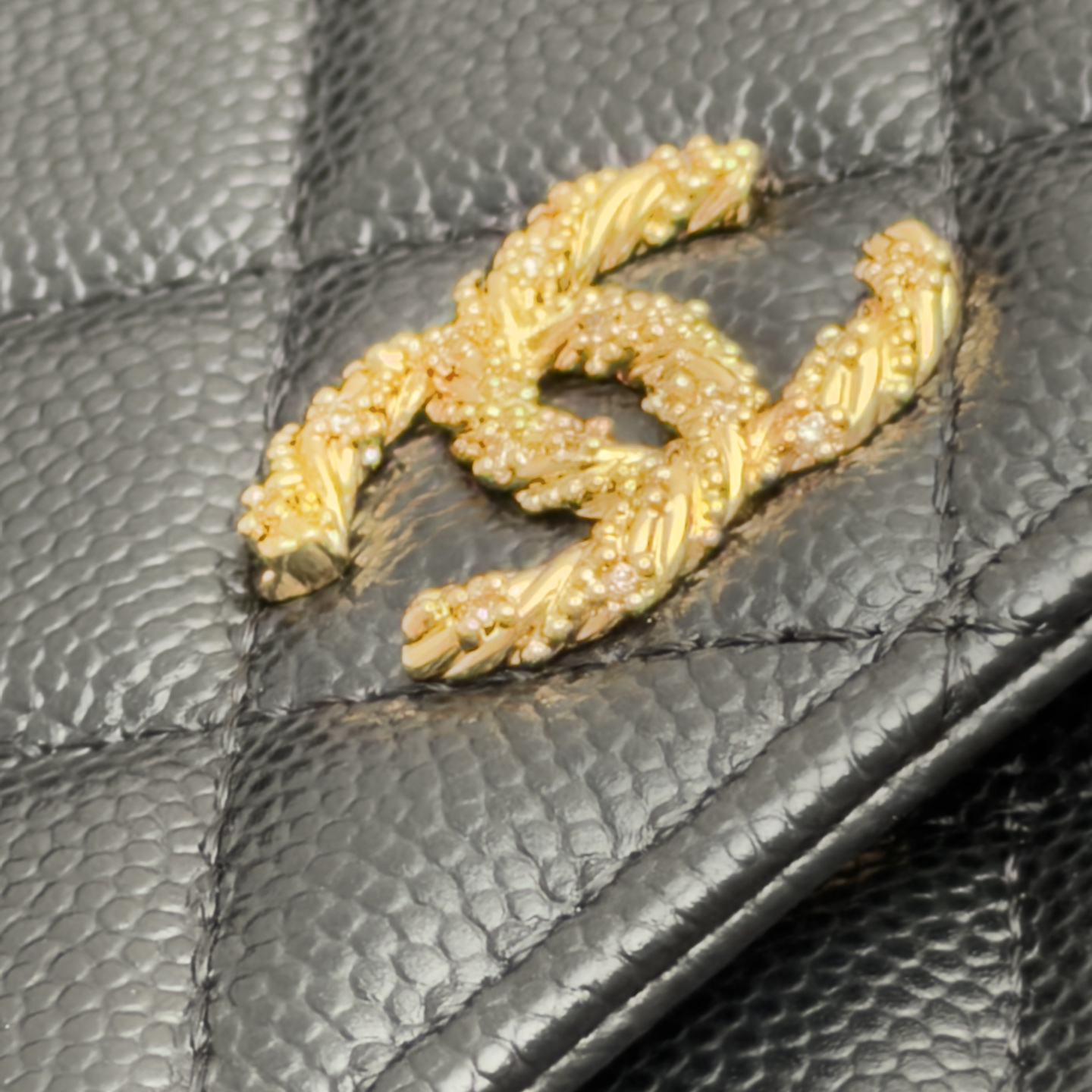 [Chanel] 샤넬 26SS 캐비어 멀티 젬스톤 체인 아코디언 플랩백 (WOC) 가방