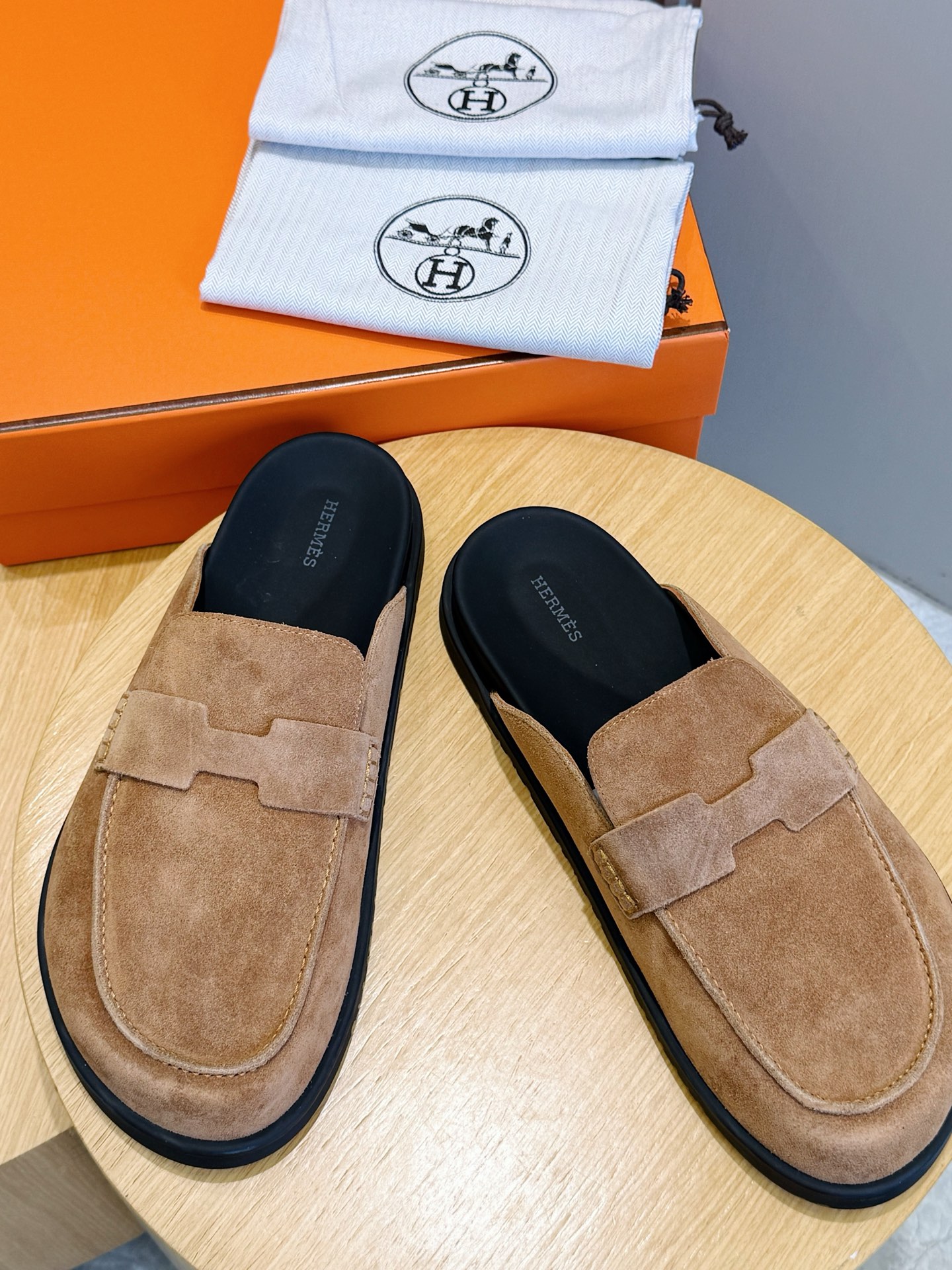 Hermes 에르메스 H 로고 스웨이드 뮬 슬리퍼 신발