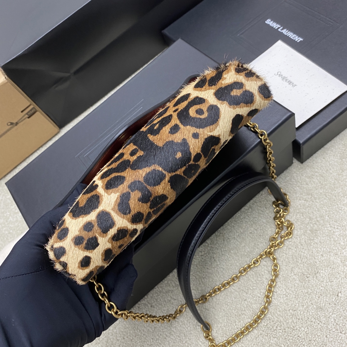 YSL 생로랑 카산드라(Cassandre) 스몰 레오파드 클러치/엔벨로프 백 가방